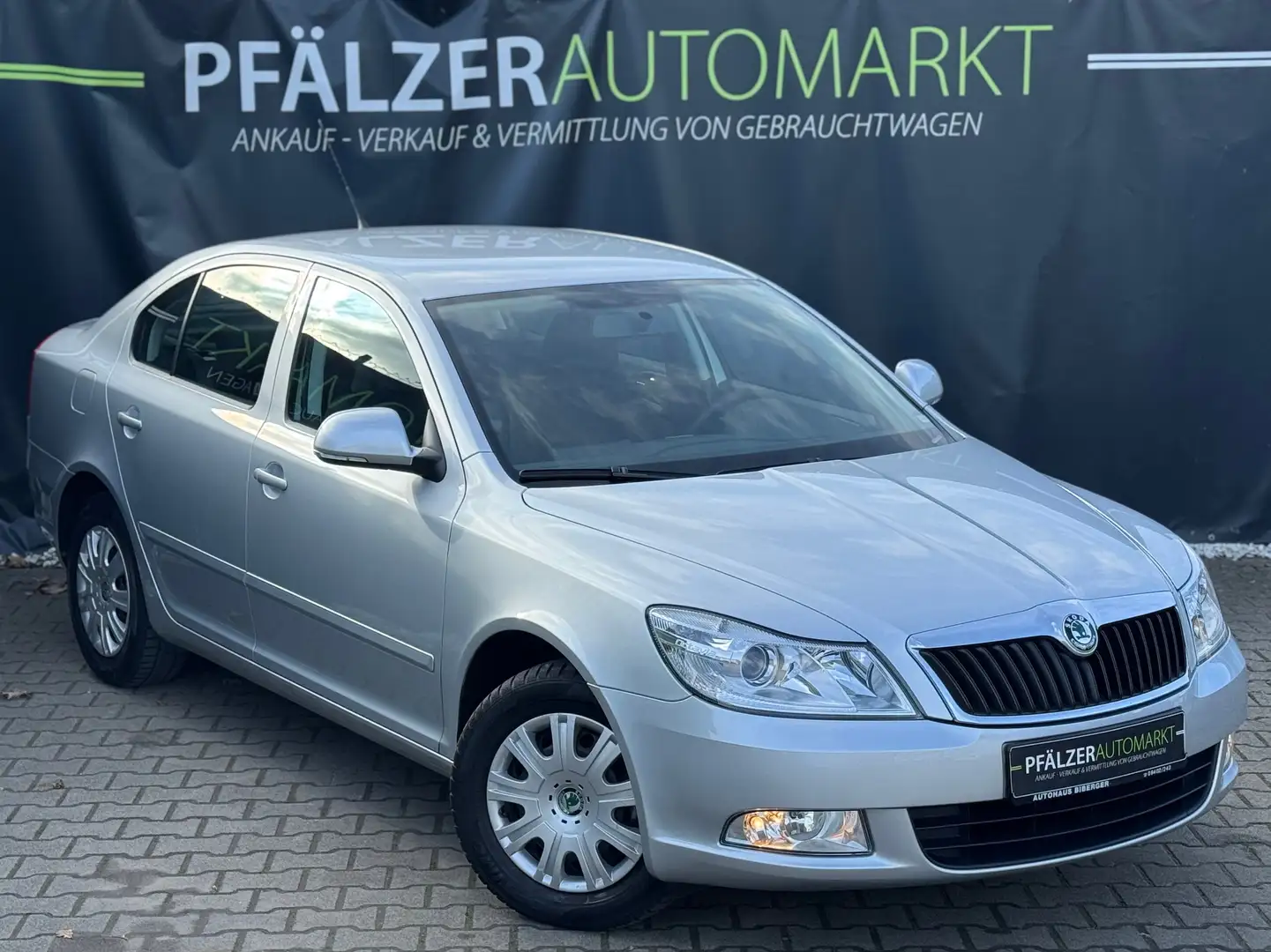 Skoda Octavia Ambiente 1.Hand 25.000 km Scheckheftgepflegt TOP Grau - 1