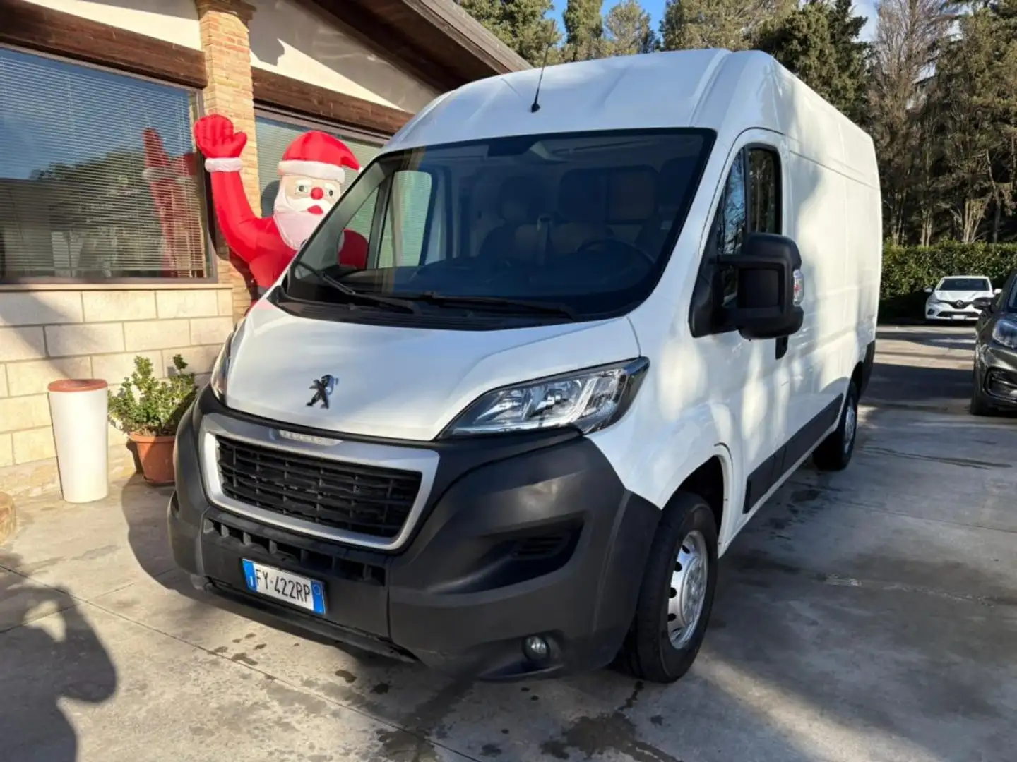 Peugeot Boxer 335 2.0 BlueHDi 130CV Gris - 1