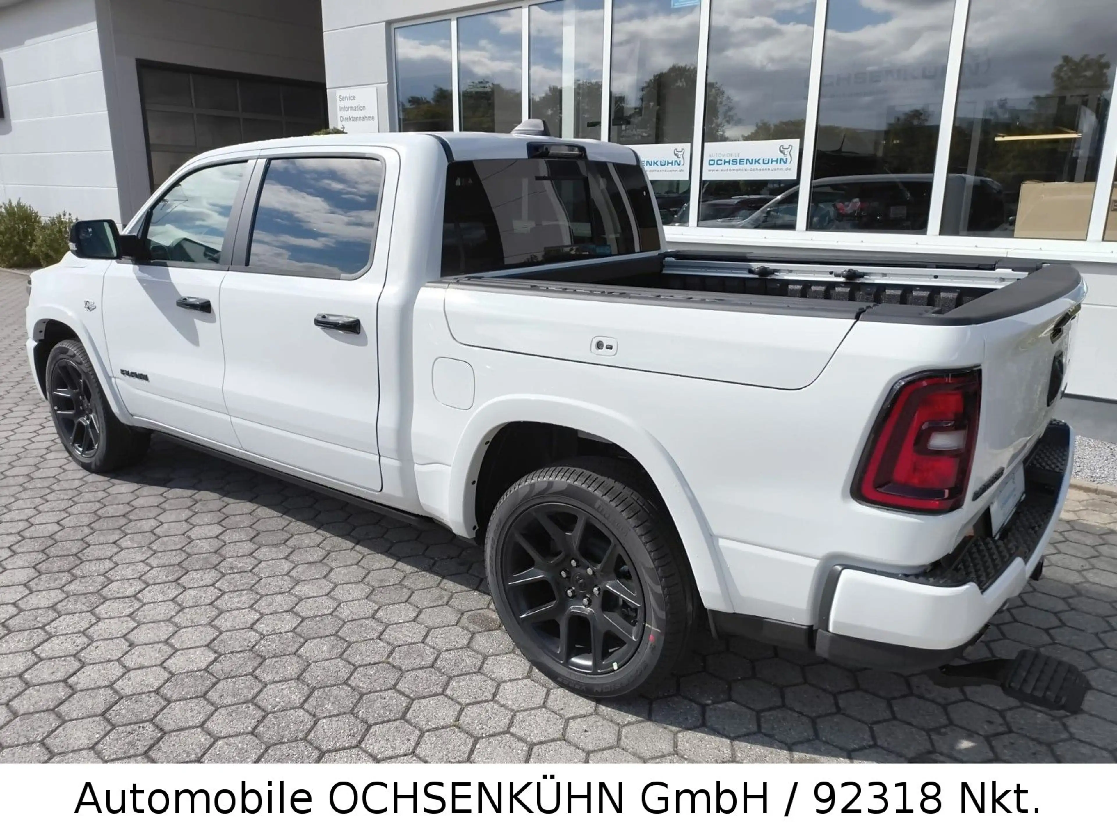 Dodge RAM 1500 V8 Laramie 4x4 Night / Head-Up, Luftf. — photo 2