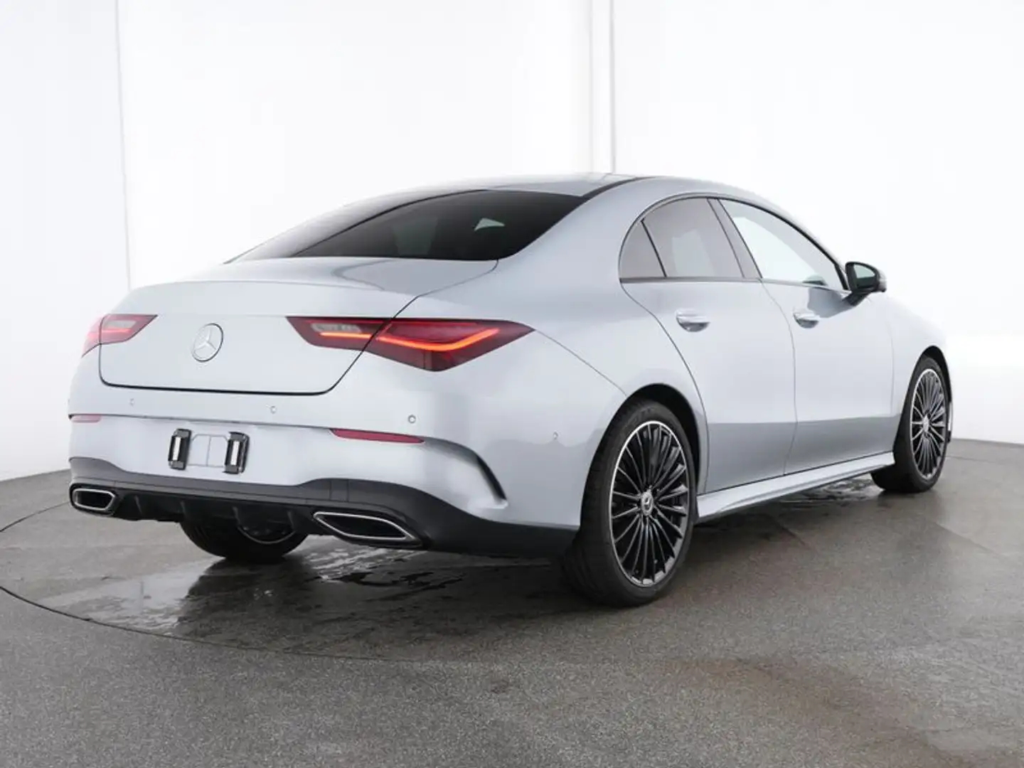 Mercedes-Benz CLA 200 Coupé AMG-Sport/LED/360/Pano/Night/Distr Argent - 2