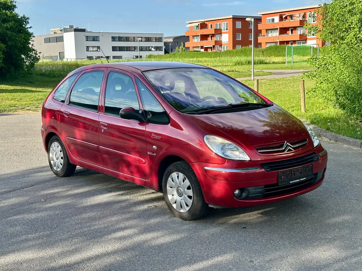 Citroen Xsara Picasso 1.6 16V Exclusive Rojo - 2