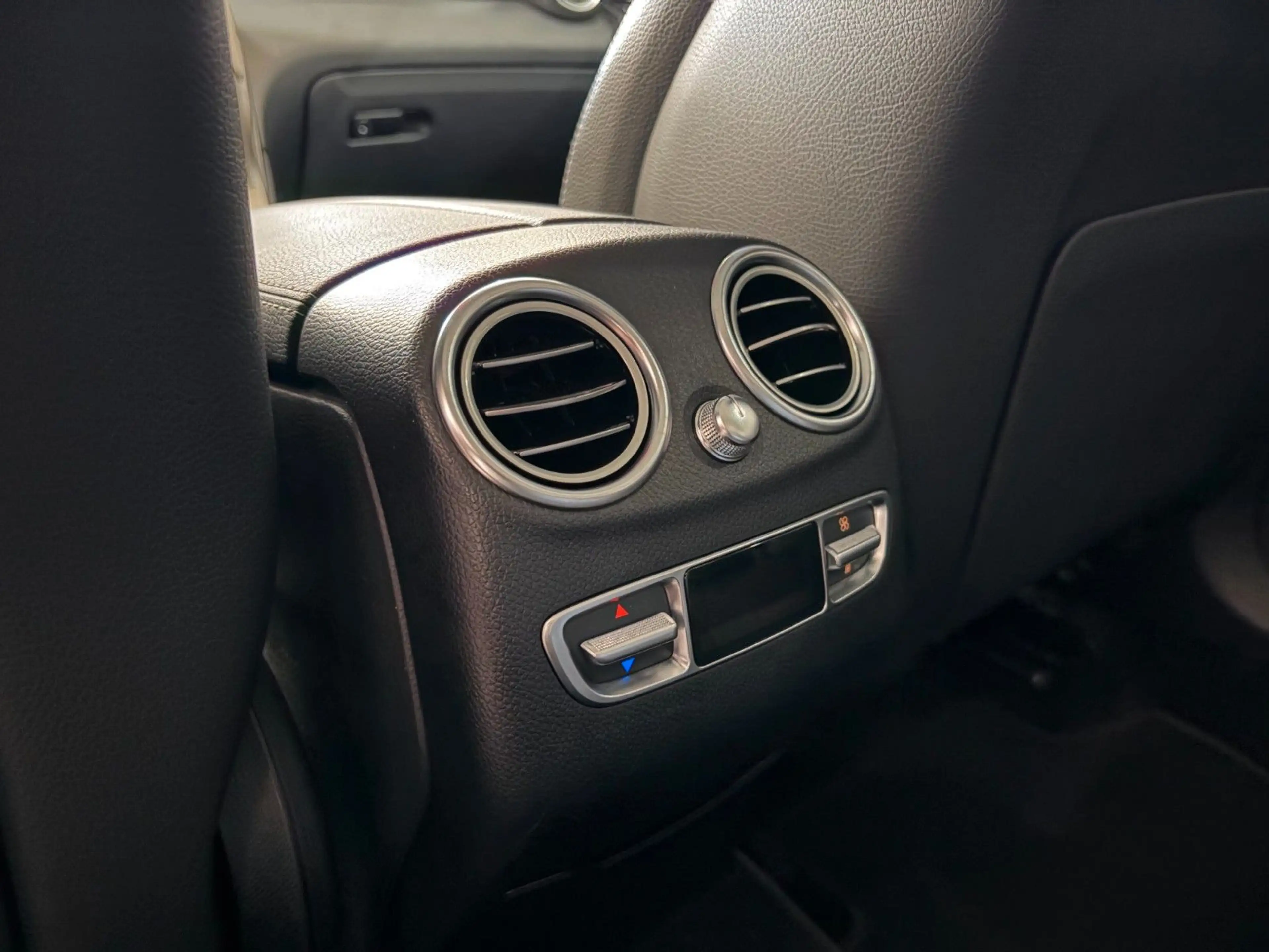 Mercedes-Benz GLC 300 GLC300d*4Matic*AHK*Distronic*LED*MBUX*360* — photo 34