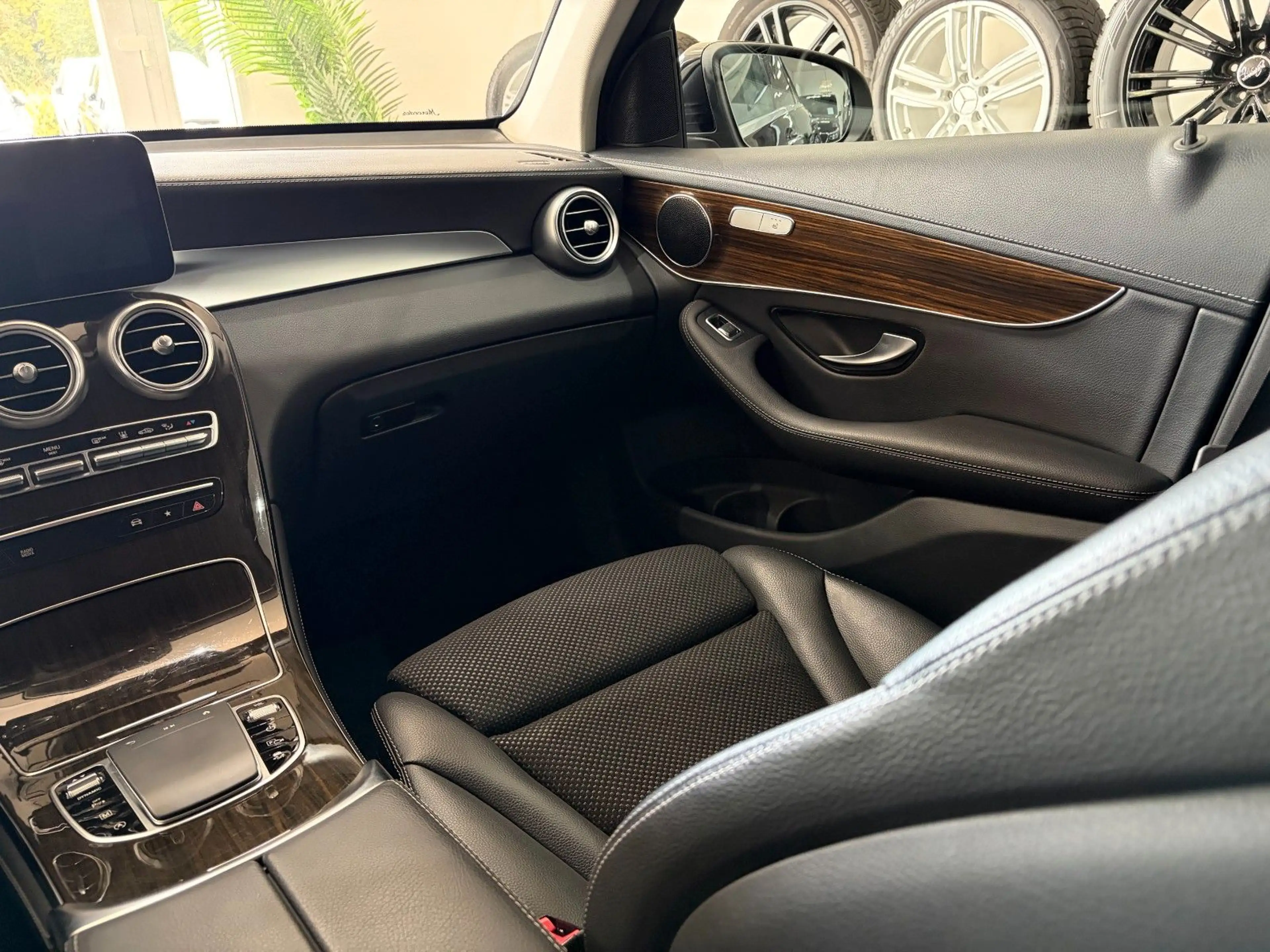 Mercedes-Benz GLC 300 GLC300d*4Matic*AHK*Distronic*LED*MBUX*360* — photo 27