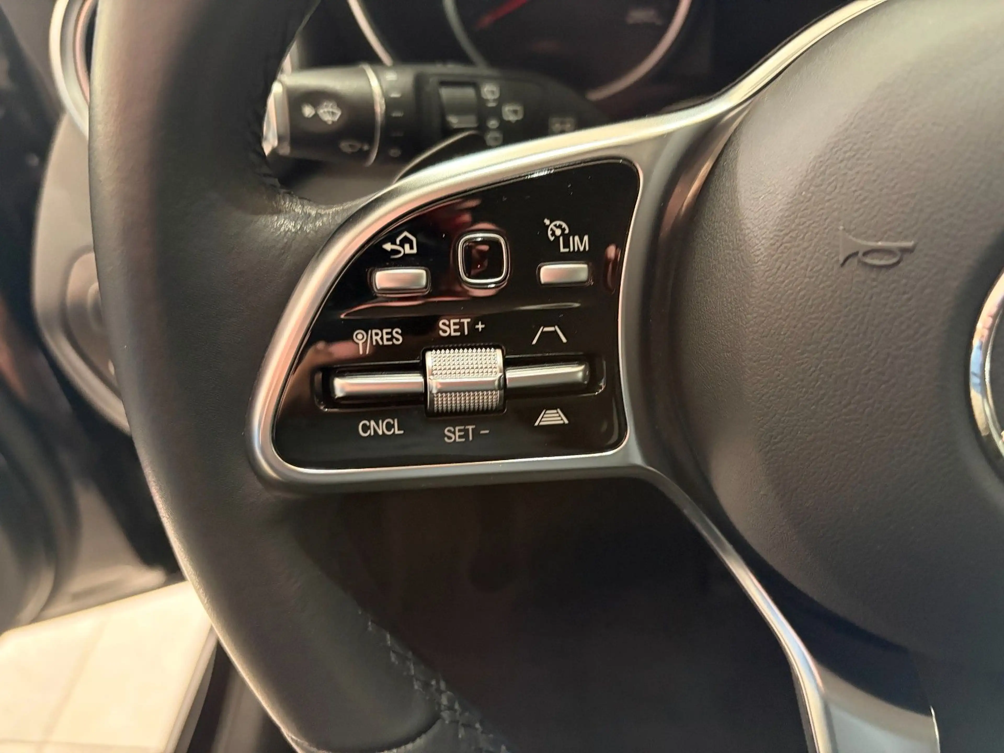 Mercedes-Benz GLC 300 GLC300d*4Matic*AHK*Distronic*LED*MBUX*360* — photo 29