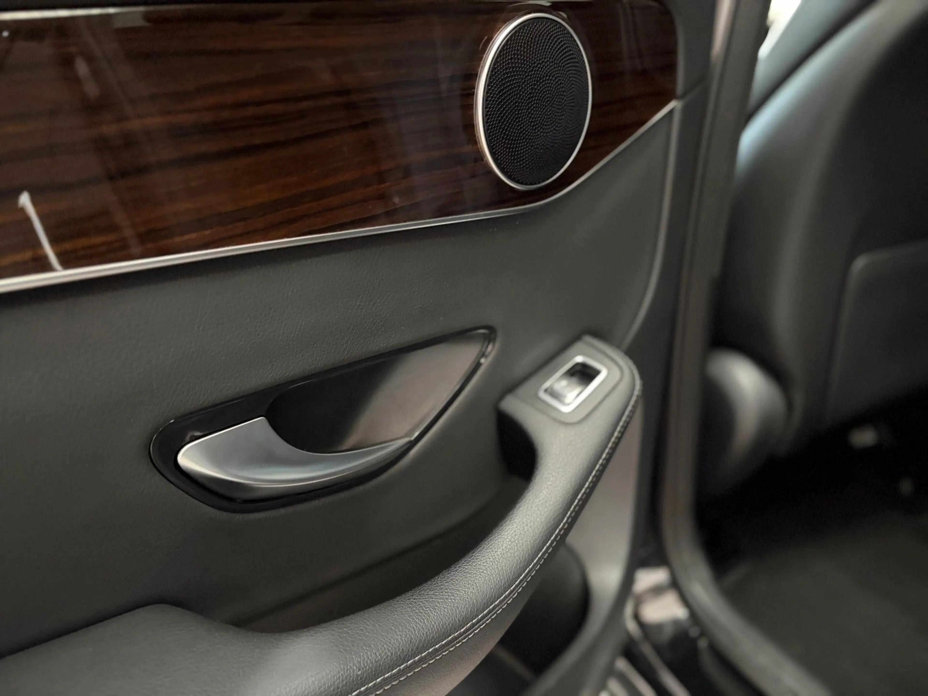 Mercedes-Benz GLC 300 GLC300d*4Matic*AHK*Distronic*LED*MBUX*360* — photo 37
