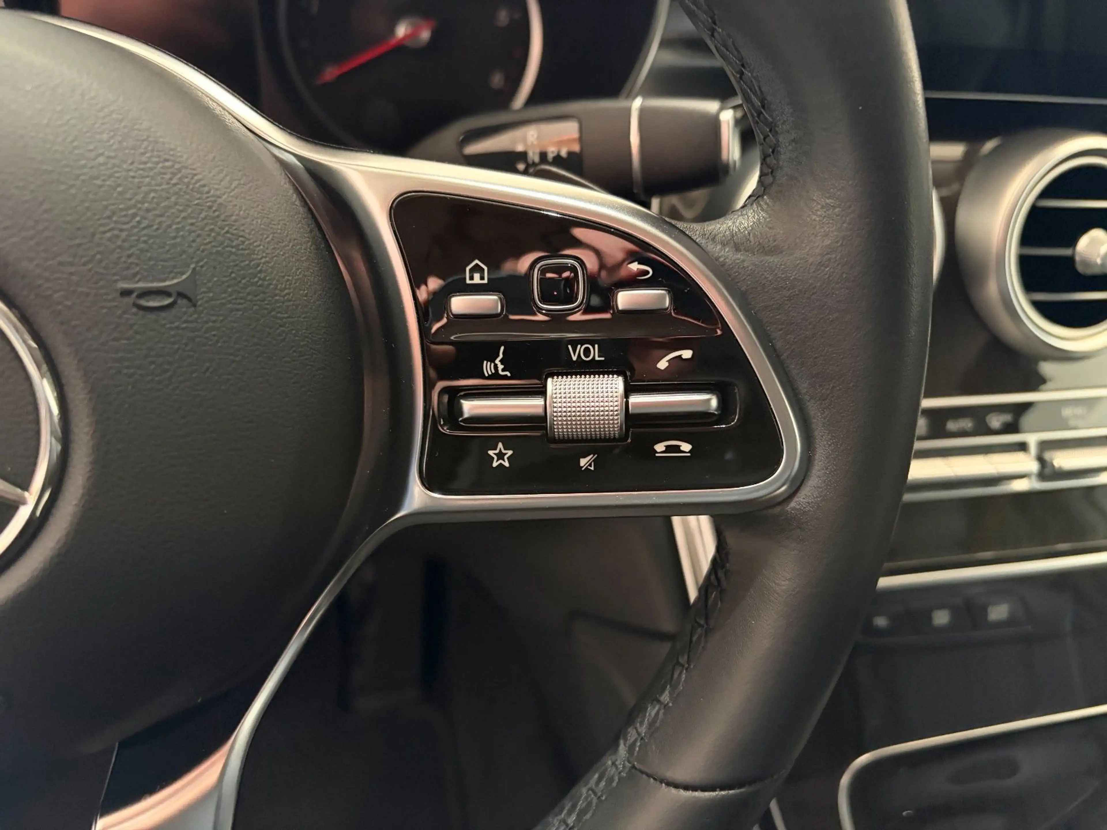 Mercedes-Benz GLC 300 GLC300d*4Matic*AHK*Distronic*LED*MBUX*360* — photo 30