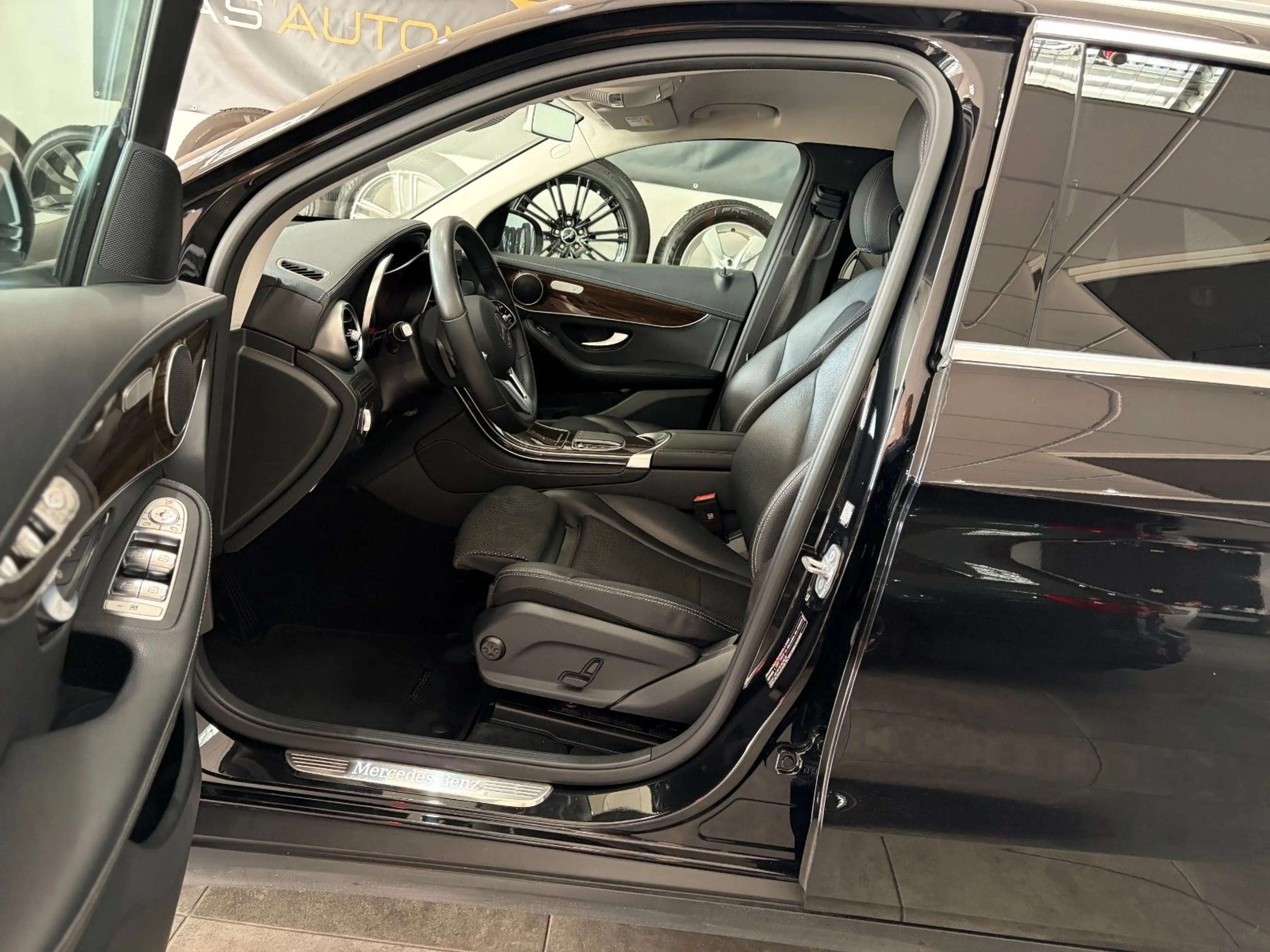 Mercedes-Benz GLC 300 GLC300d*4Matic*AHK*Distronic*LED*MBUX*360* — photo 23