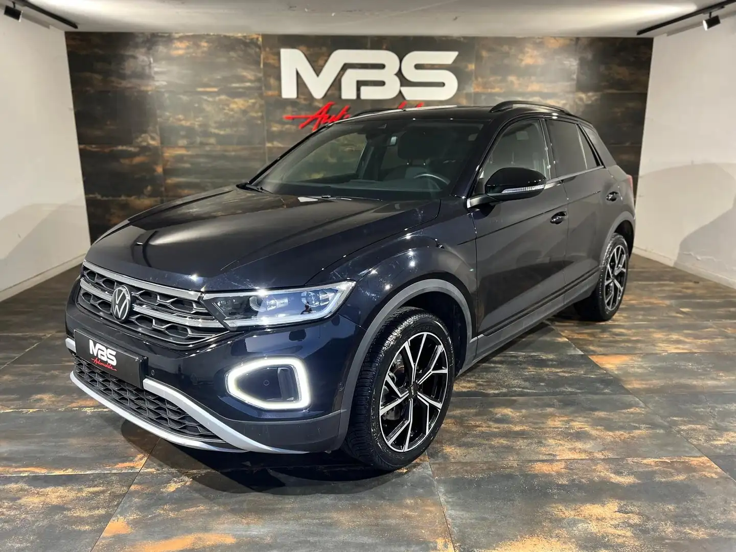 Volkswagen T-Roc *LOOK R-LINE *PANO *FEUX LED *CAMERA *BI ZONE Zwart - 1