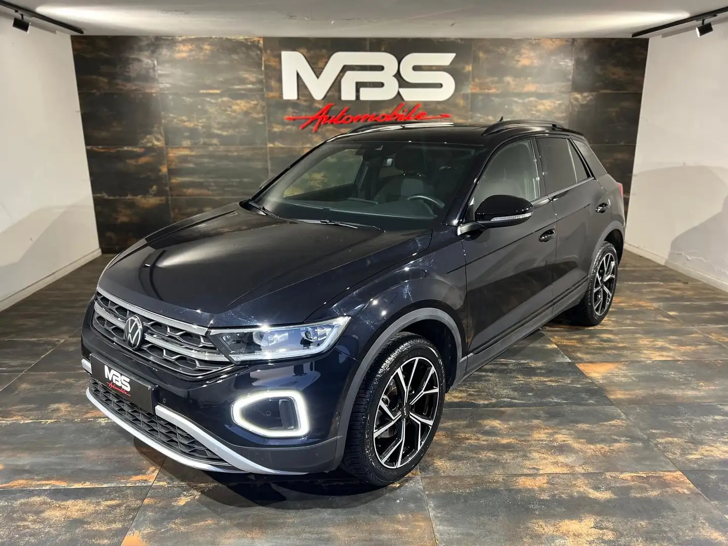Volkswagen T-Roc *LOOK R-LINE *PANO *FEUX LED *CAMERA *BI ZONE Zwart - 2