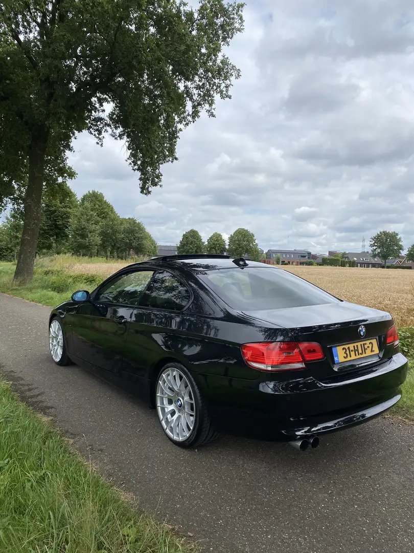 BMW 330 330i Executive Noir - 2