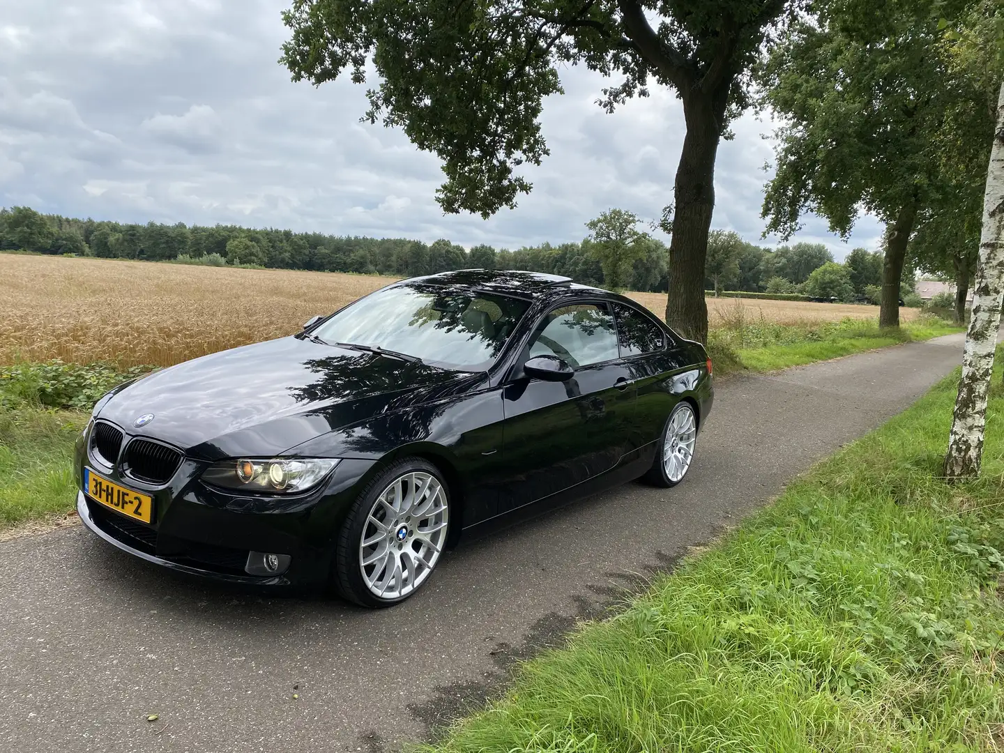 BMW 330 330i Executive Noir - 1