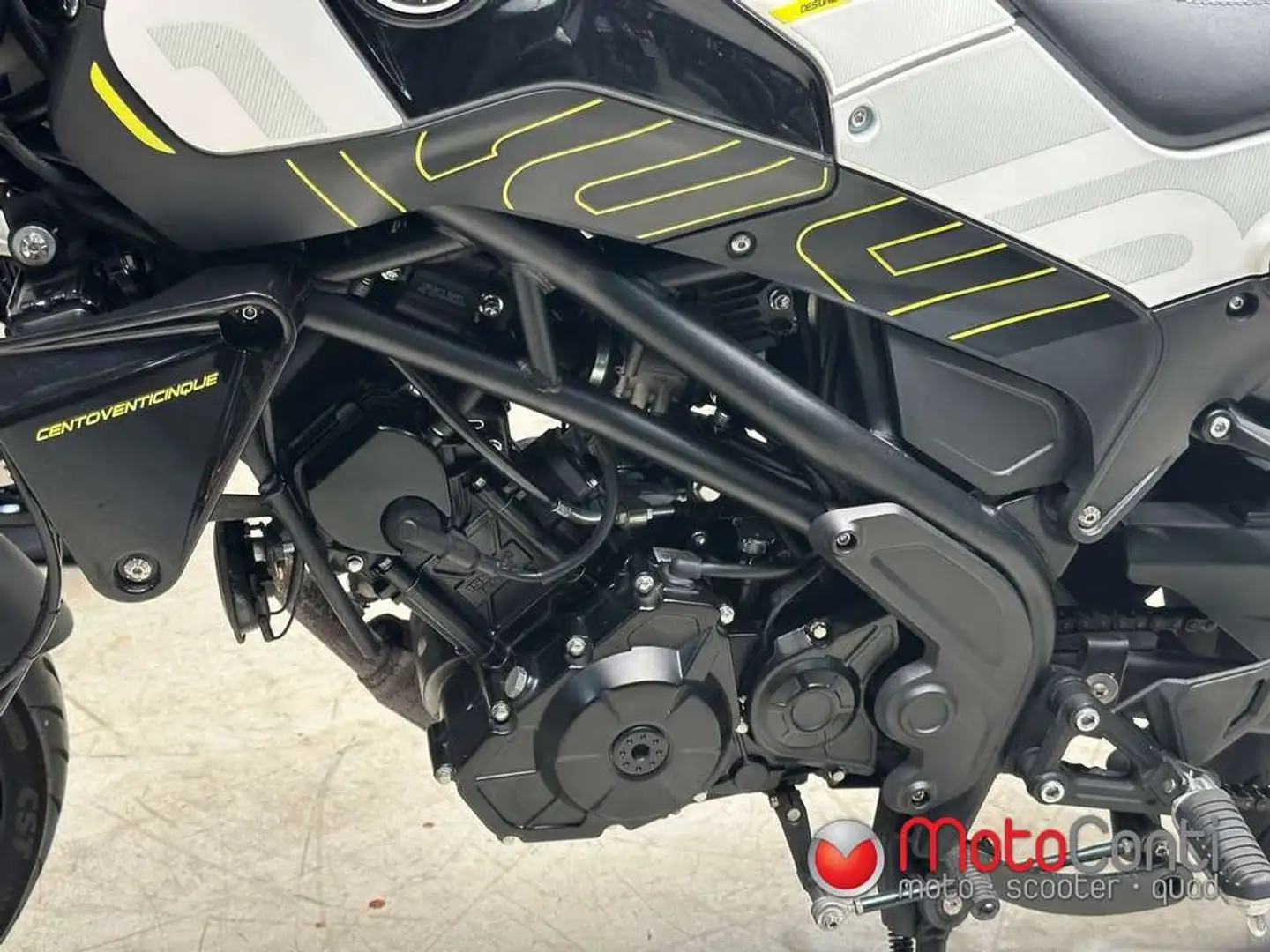 Benelli Leoncino 125 Wit - 2