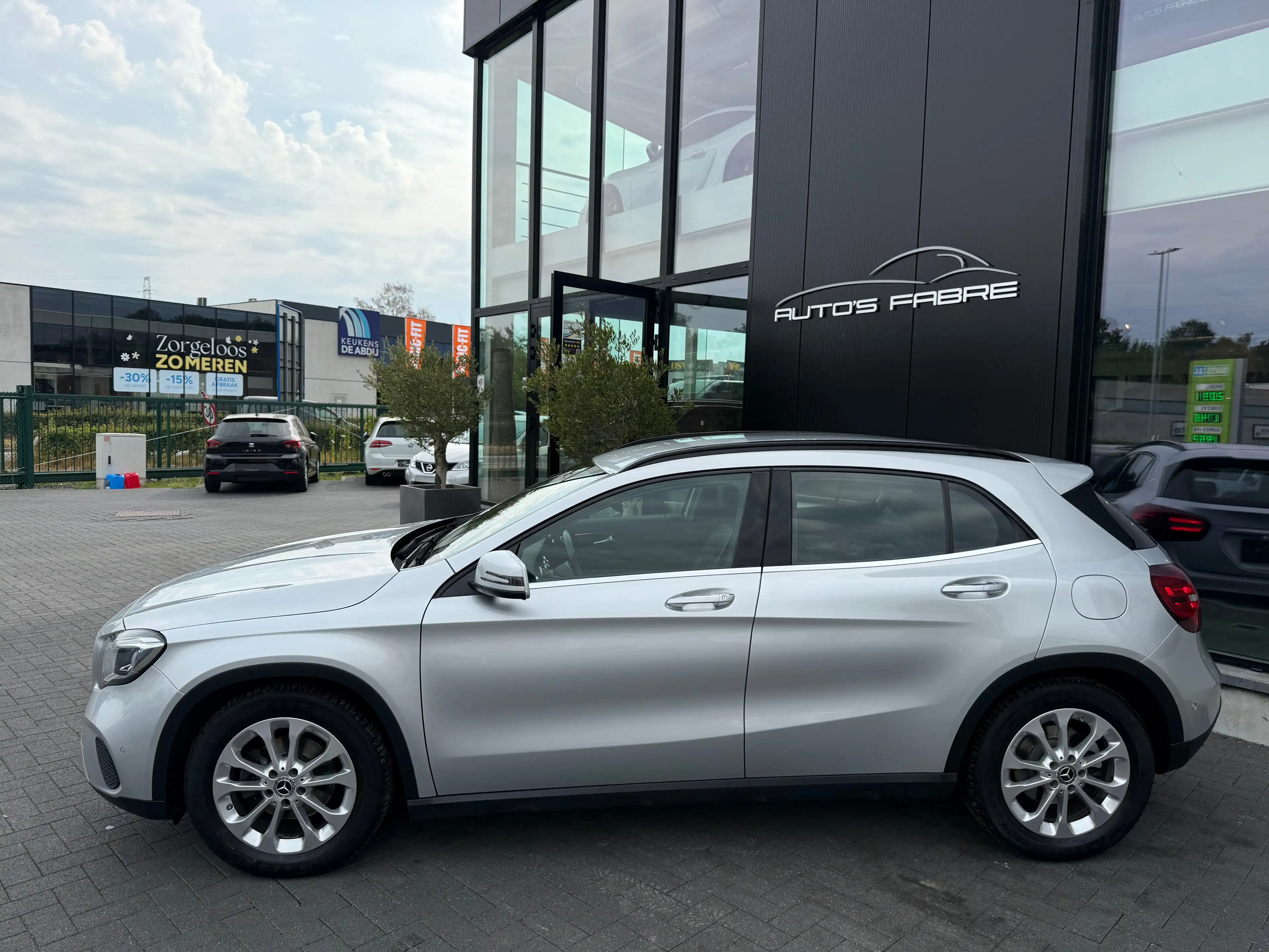 Mercedes-Benz GLA 180 I Benzine Luxury line Camera Gps 76000km — photo 3