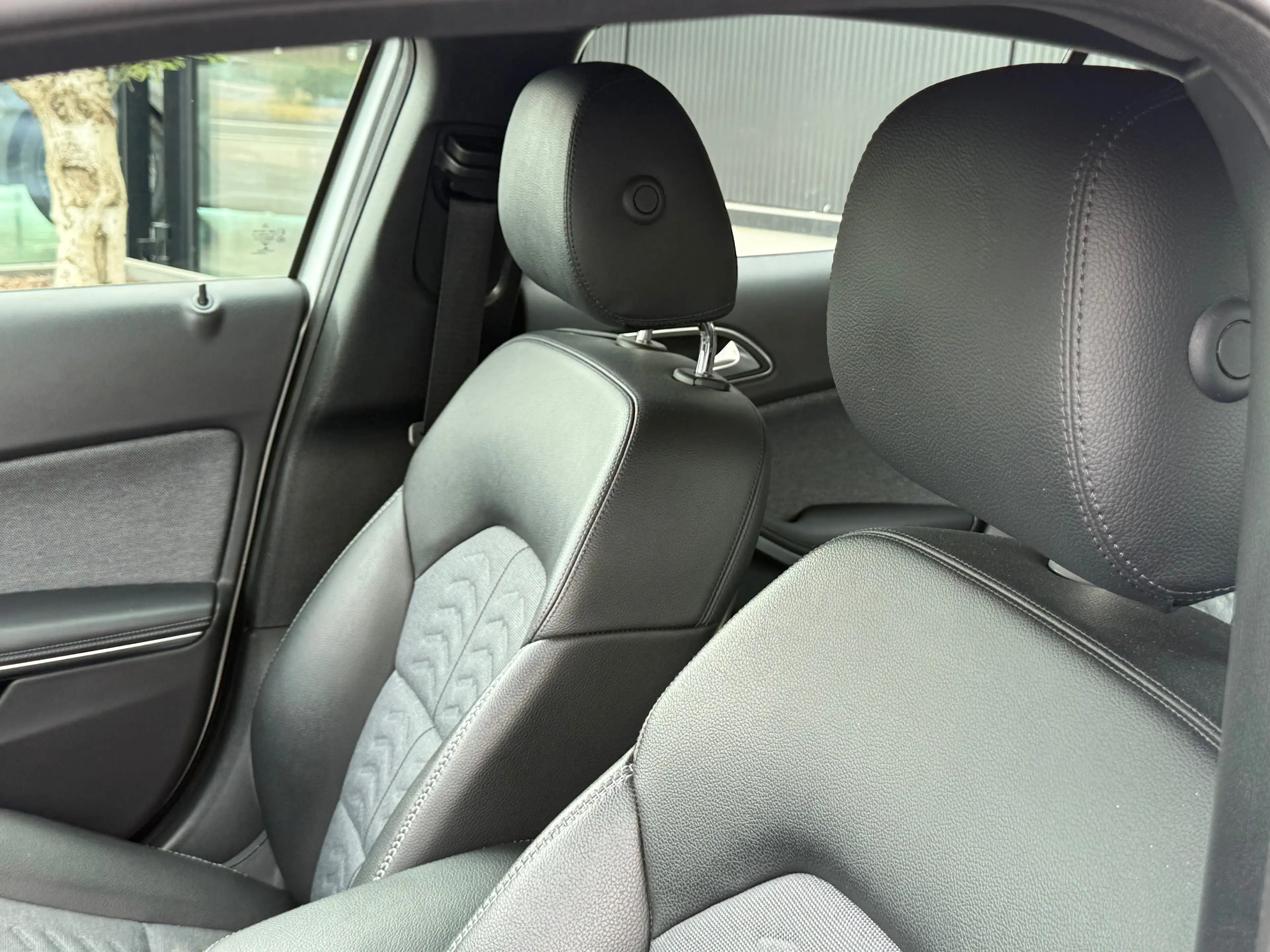 Mercedes-Benz GLA 180 I Benzine Luxury line Camera Gps 76000km — photo 11