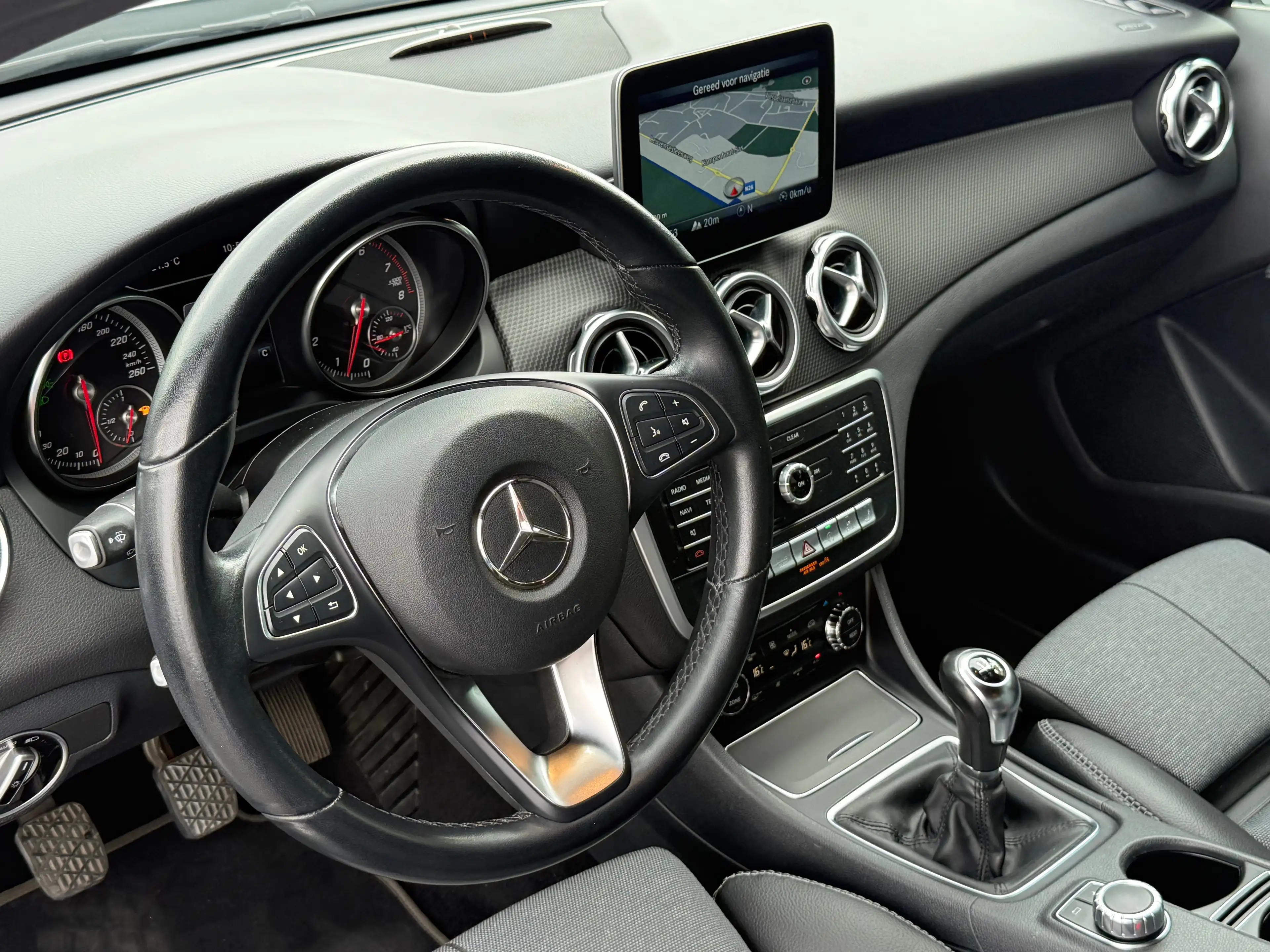 Mercedes-Benz GLA 180 I Benzine Luxury line Camera Gps 76000km — photo 7