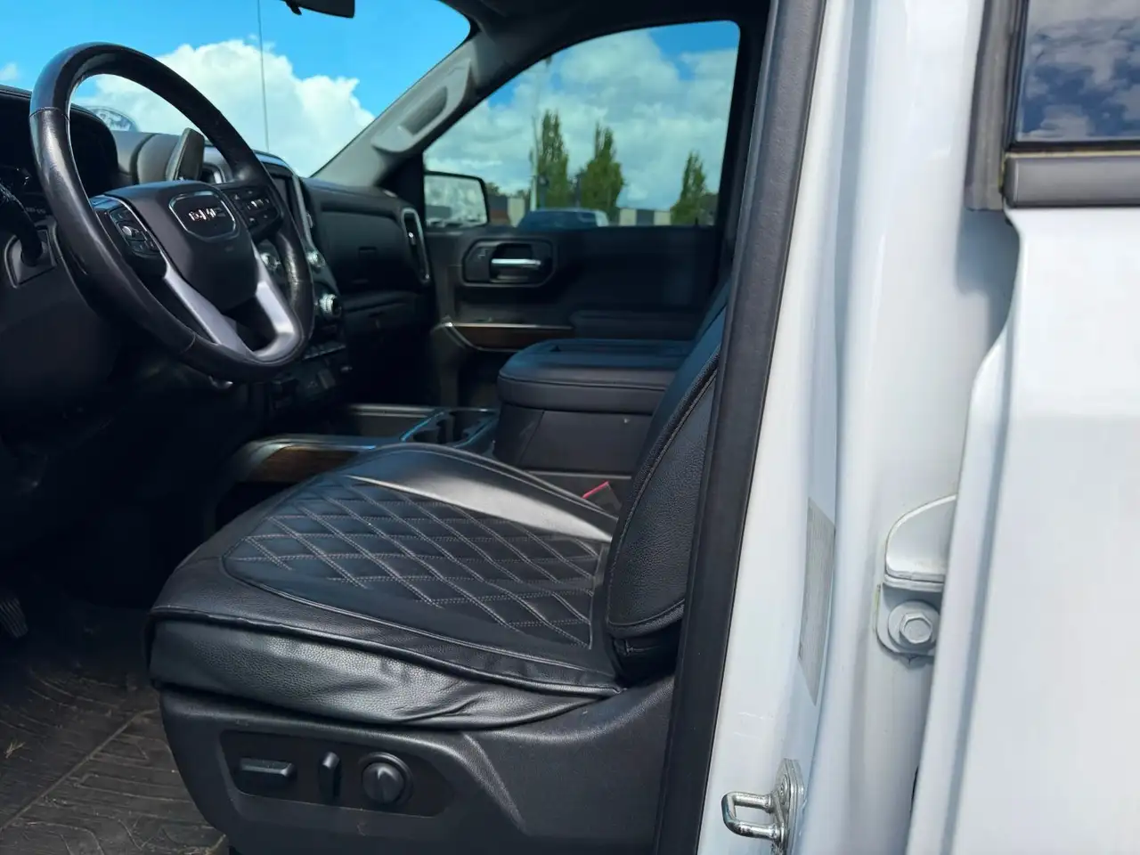GMC Sierra 1500 снимка GMC Sierra 1500