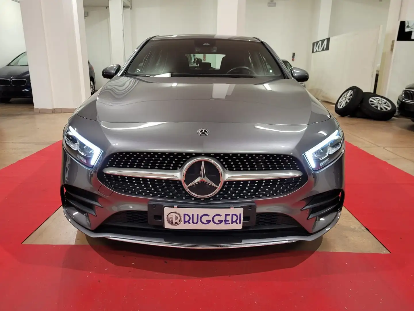 Mercedes-Benz A 180 A 180 d Automatic Premium AMG Grigio - 2
