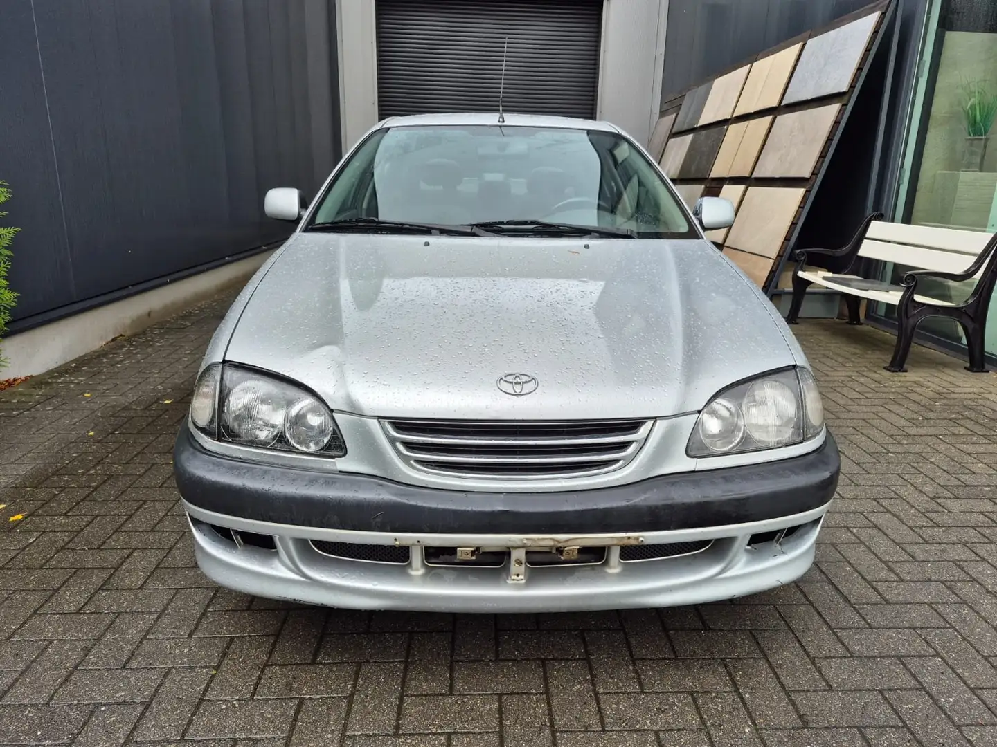 Toyota Avensis 2.0 TD linea terra / Voor EXPORT-Doeleinden Argent - 2