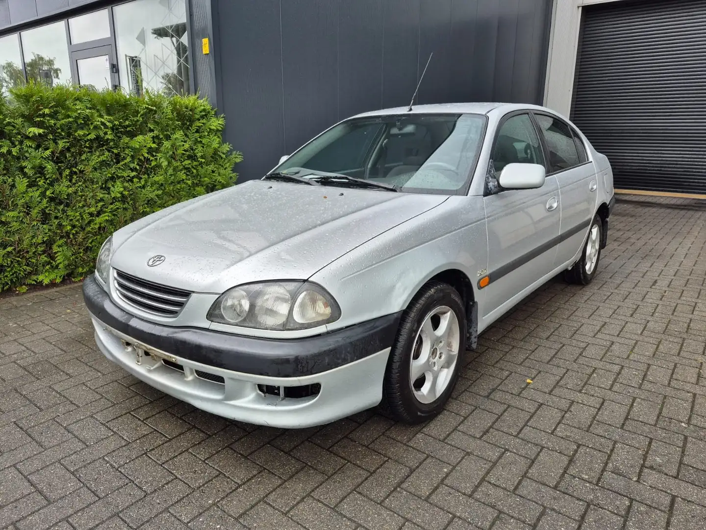 Toyota Avensis 2.0 TD linea terra / Voor EXPORT-Doeleinden Argent - 1