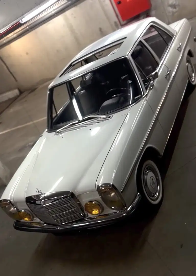 Mercedes-Benz W 114/115 Strich-Acht Bar 8 - 1