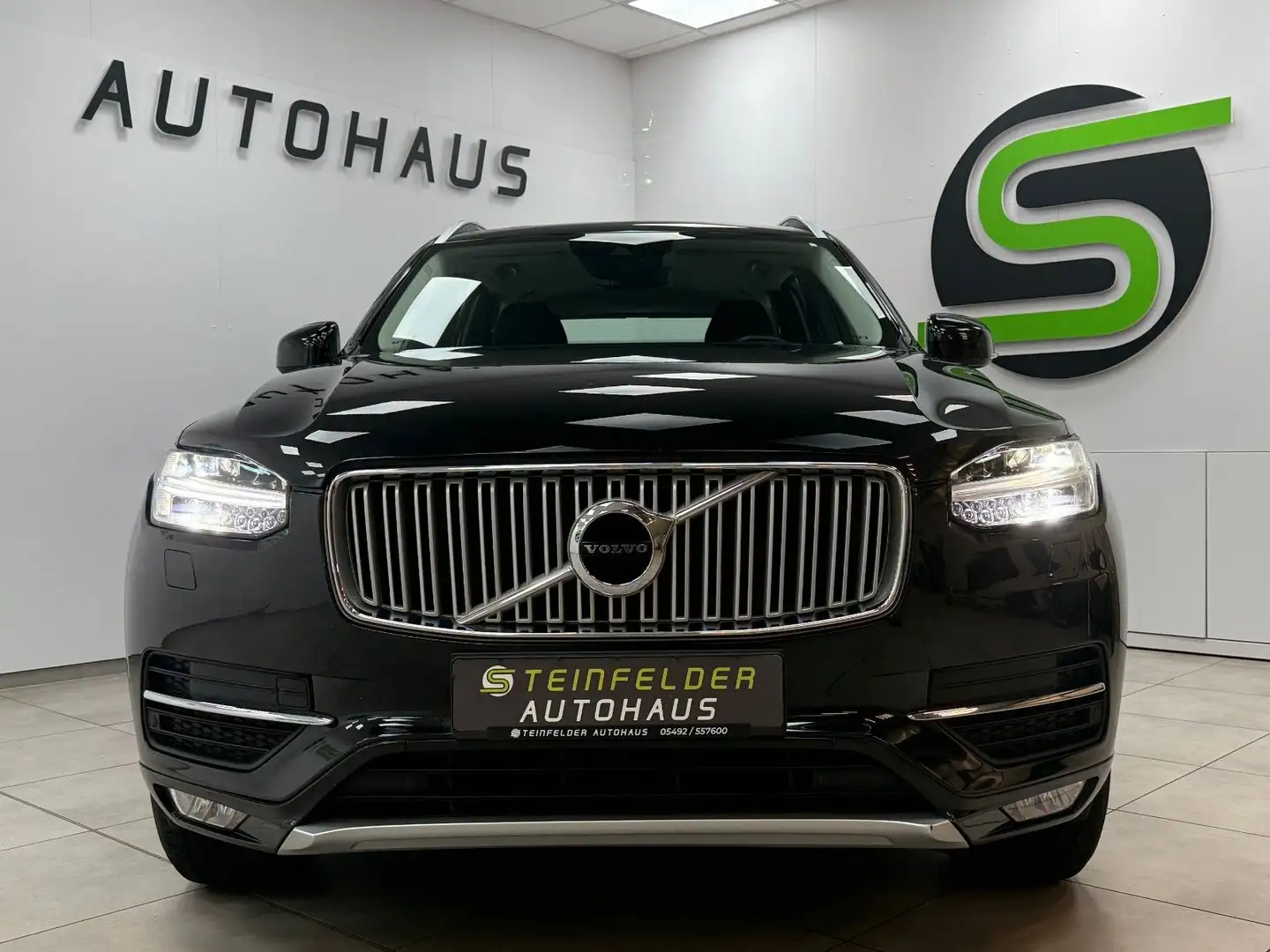 Volvo XC90 D5 Momentum AWD / LEDER / RKAM / LED Schwarz - 2