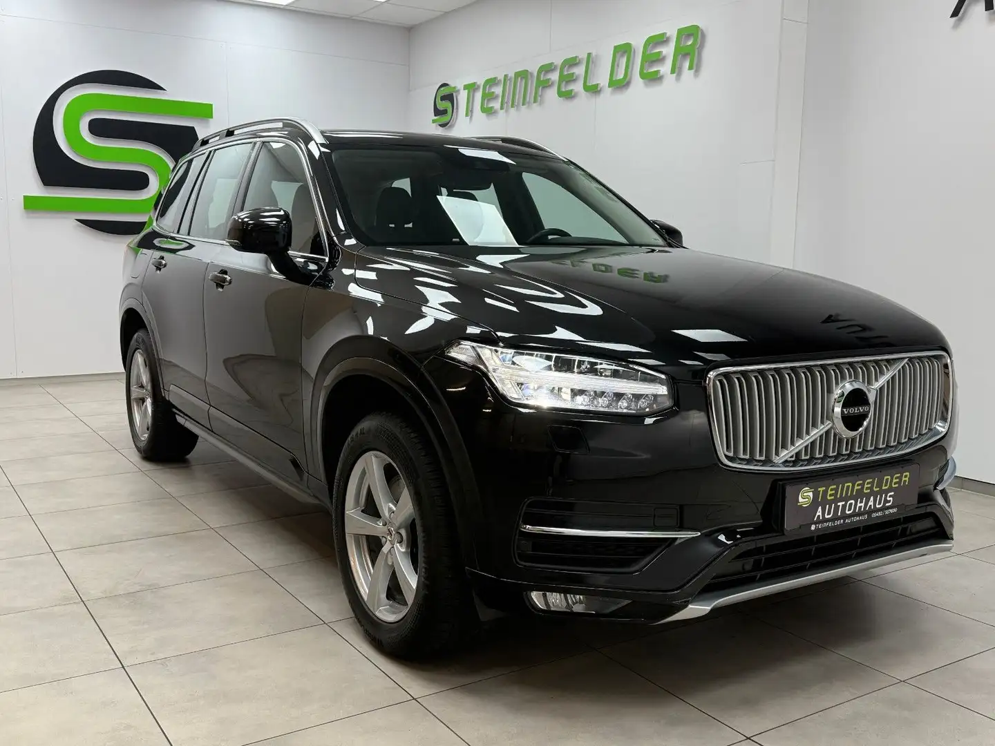 Volvo XC90 D5 Momentum AWD / LEDER / RKAM / LED Schwarz - 1