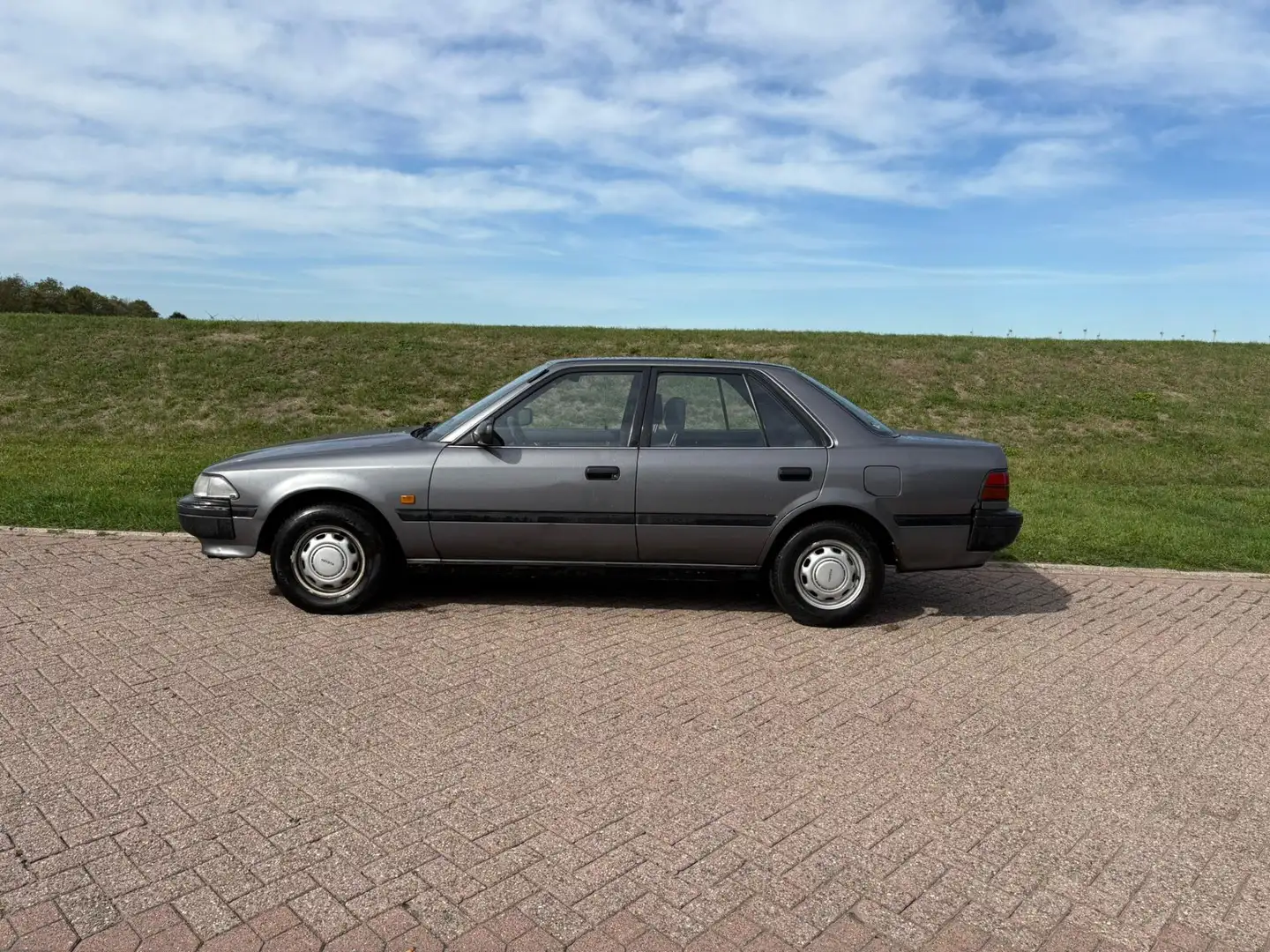 Toyota Carina II 1.6 XLi TC 16V Sedan Automaat Radio / CD Youngt Szary - 2