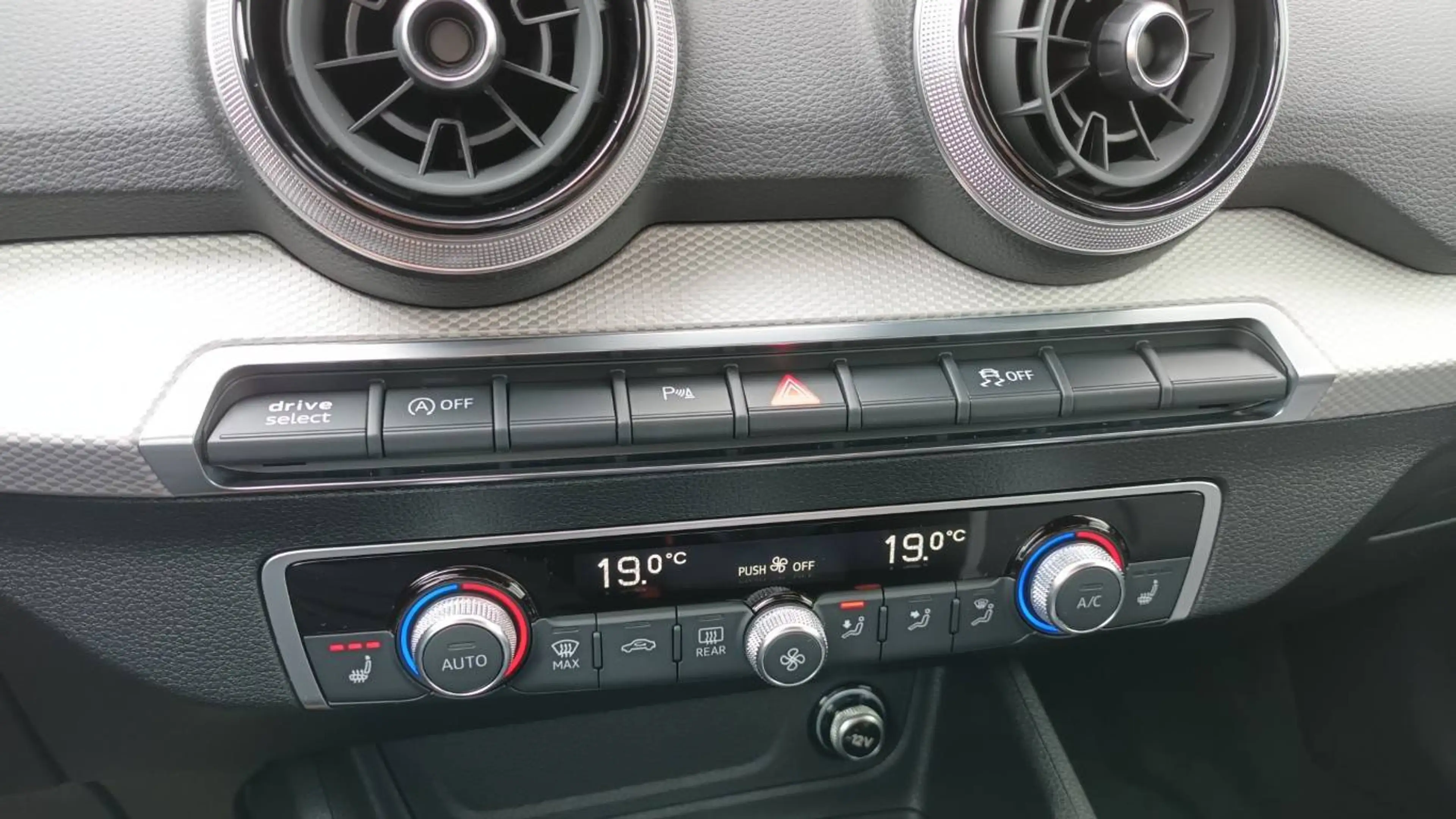 Audi Q2 35 TFSI S line | PANORAMA | Matrix | Keyless | Virtual | Adapt. Cruise Control | Rückfahrkamera — photo 16