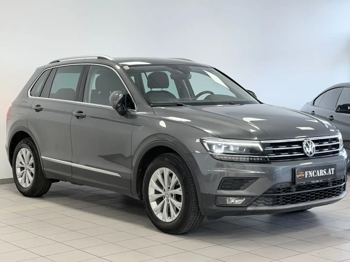 Volkswagen Tiguan 1,5 TSI ACT Comfortline DSG // ACC // LED // Grau - 1
