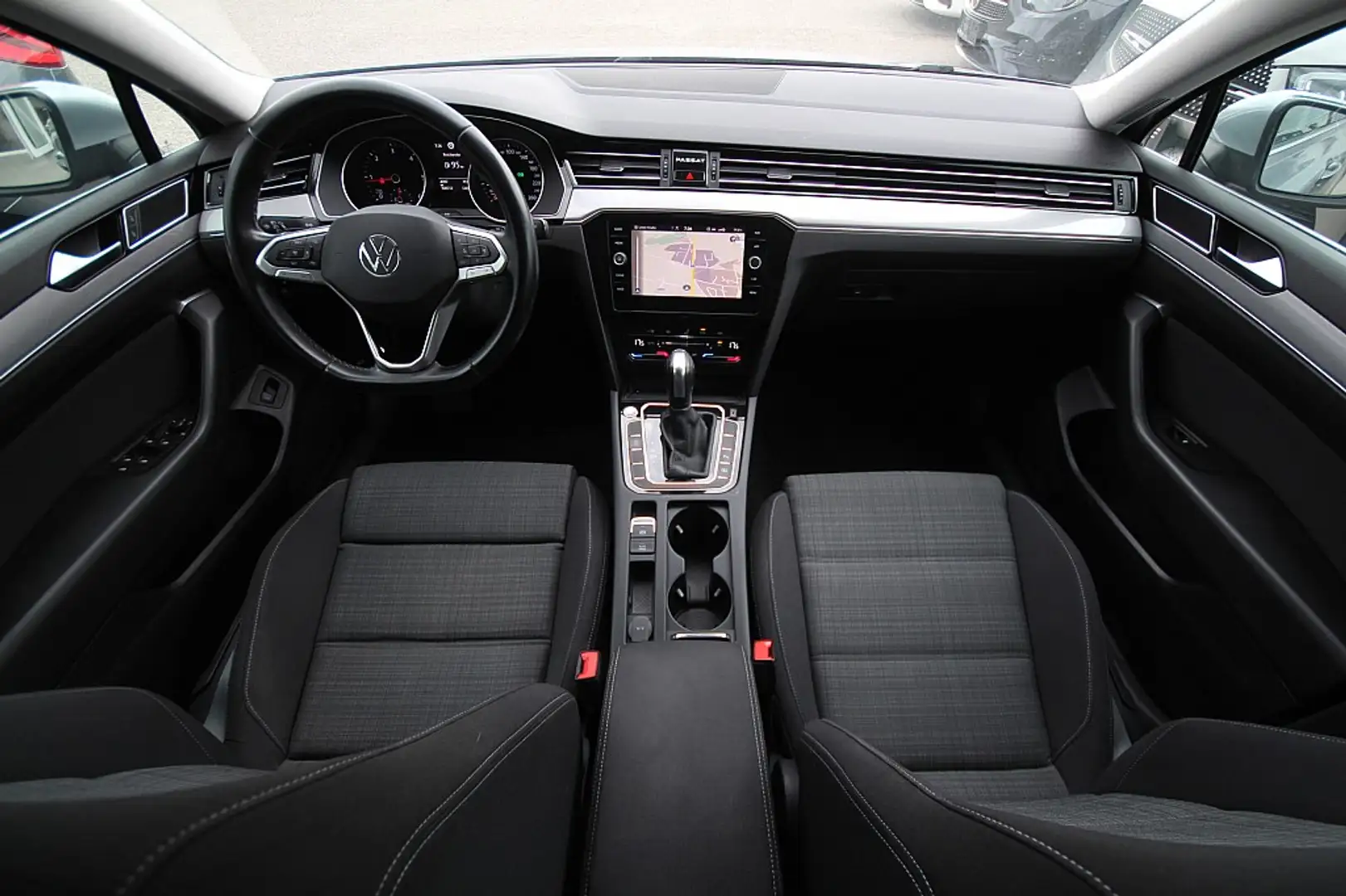 Volkswagen Passat Business 2,0 TDI DSG AHK |Navi |LED |ACC |Rückf... Silber - 2