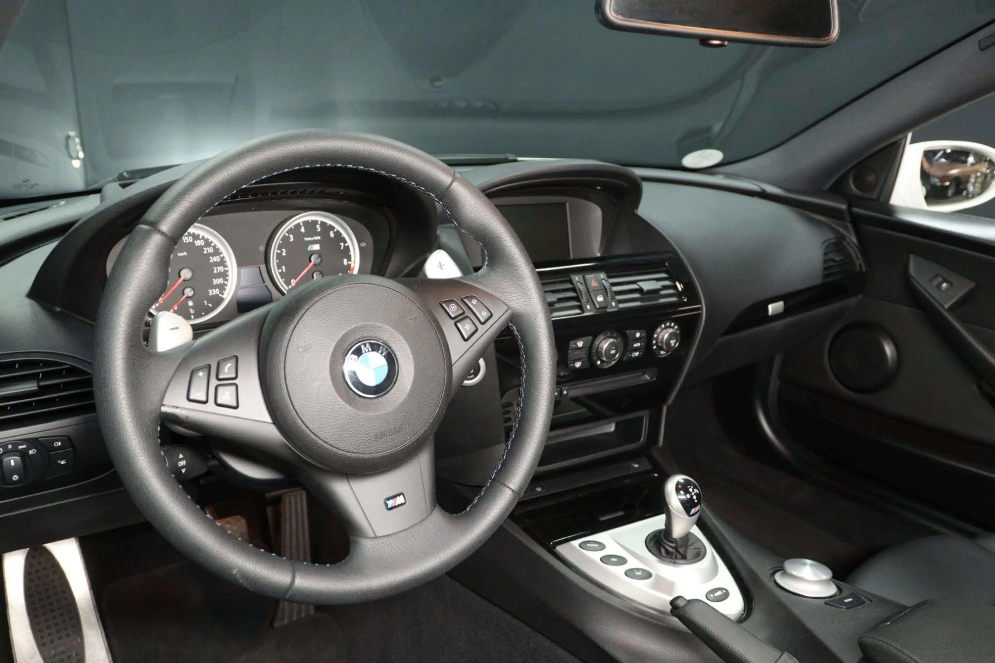 BMW M6 V10 Coupe — photo 18