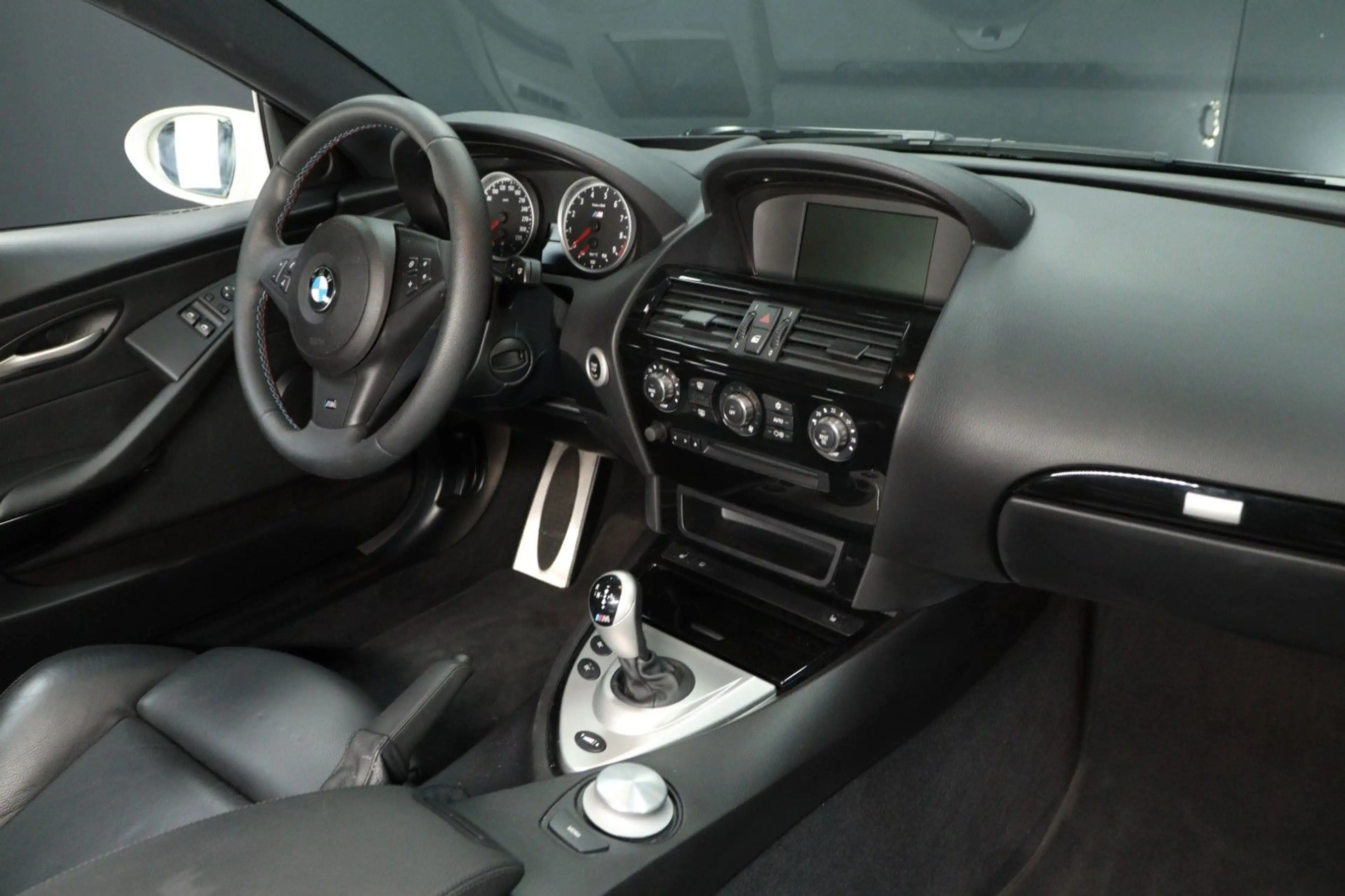BMW M6 V10 Coupe — photo 29