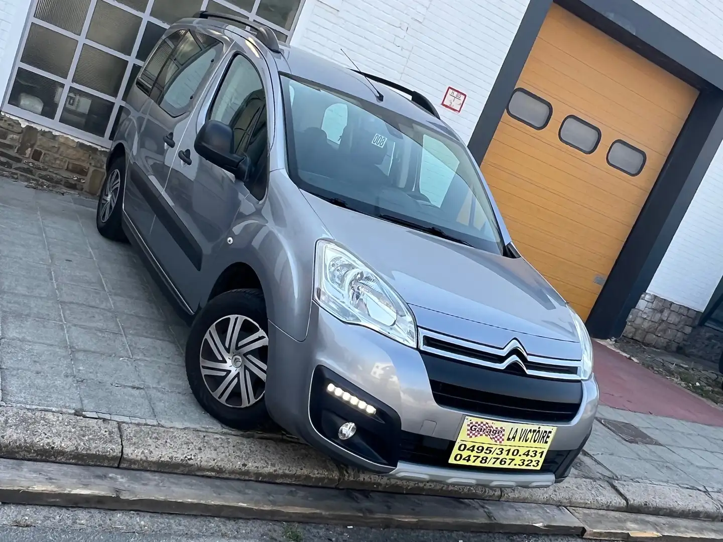 Citroen Berlingo Berlingo 1.6 BlueHDi 5 Places boîte automatique Gris - 1