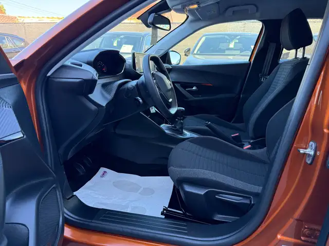 Peugeot 2008 view 11