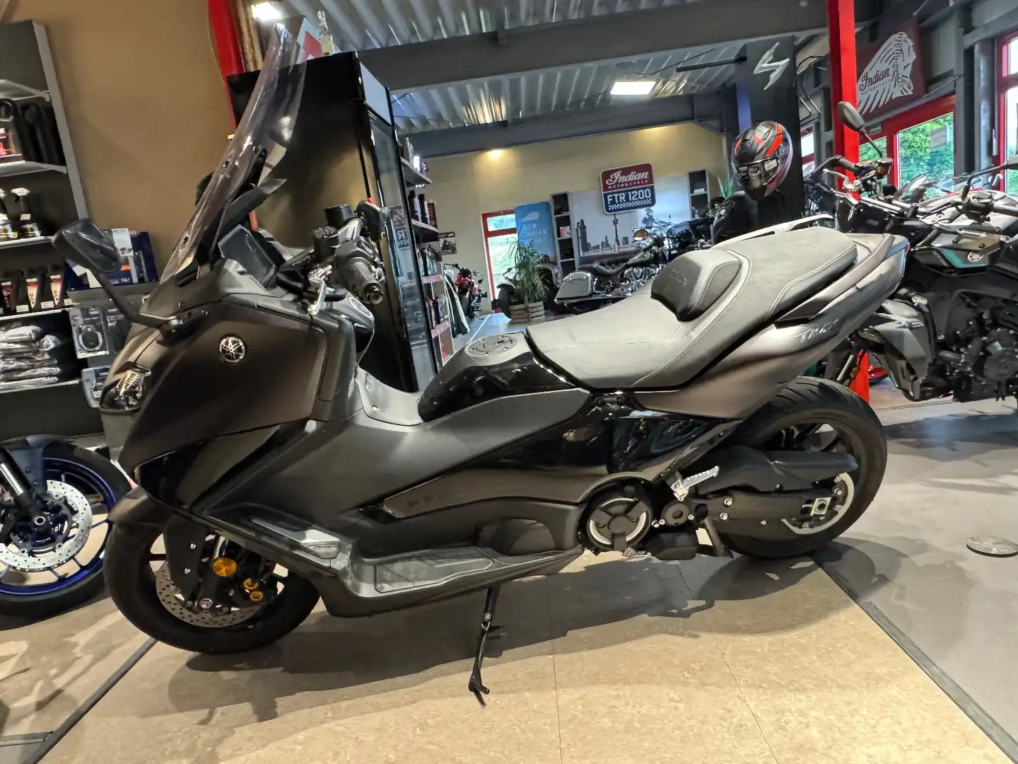 Yamaha TMAX 560 Tech Max Violet - 1