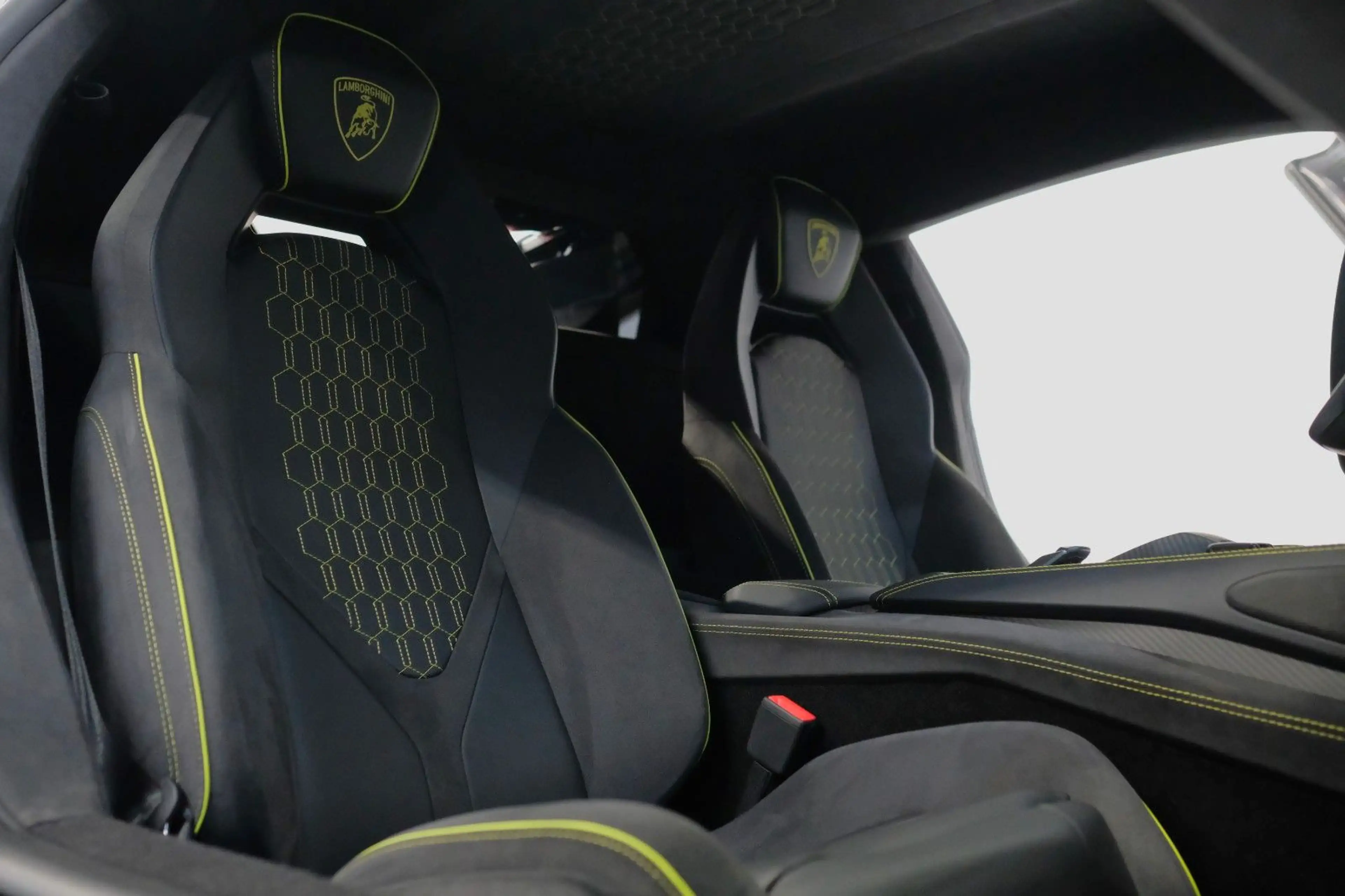 Lamborghini Revuelto Ad Personam/CARBON IN+OUT/LIFT/PASS.DIS — photo 14