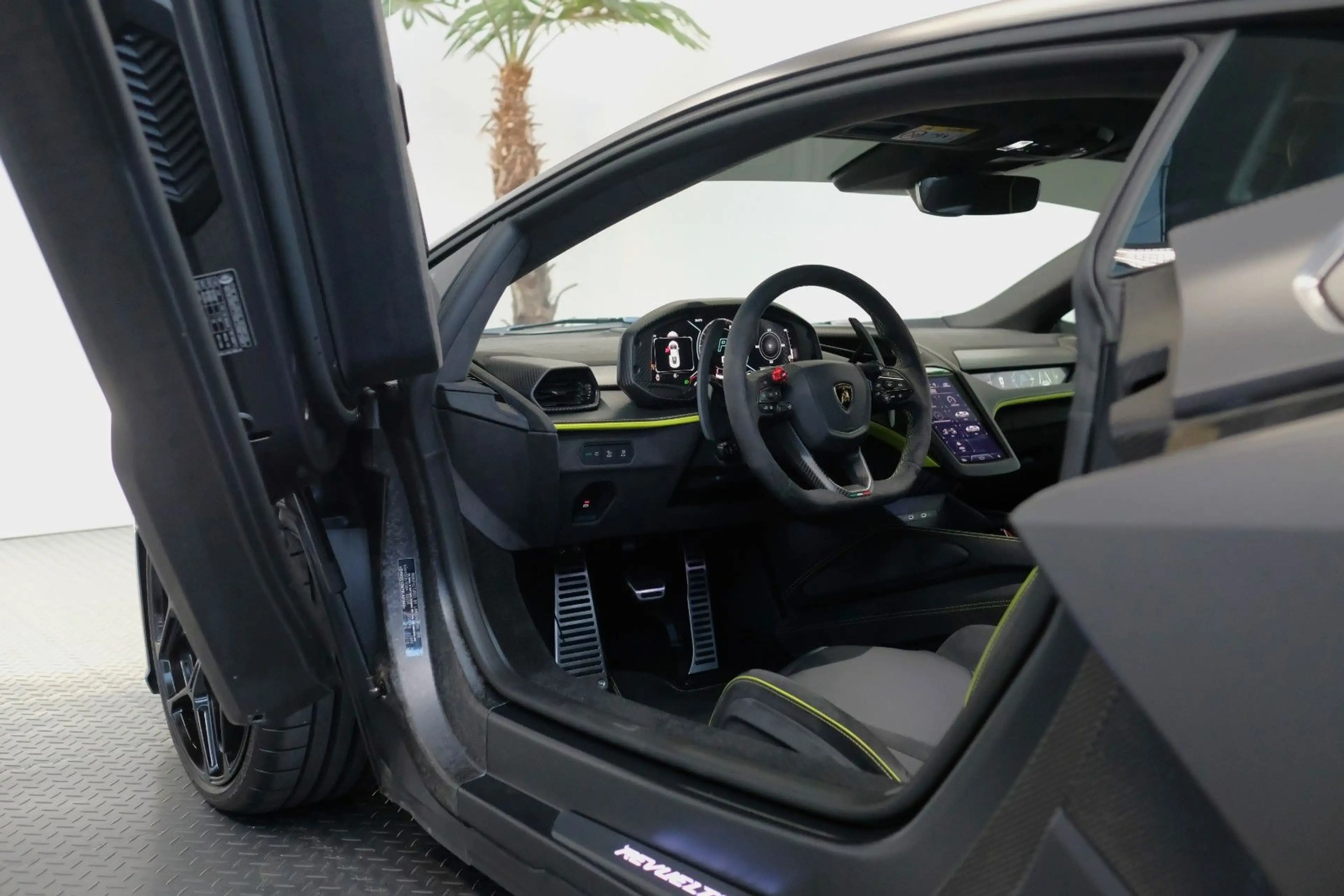 Lamborghini Revuelto Ad Personam/CARBON IN+OUT/LIFT/PASS.DIS — photo 12