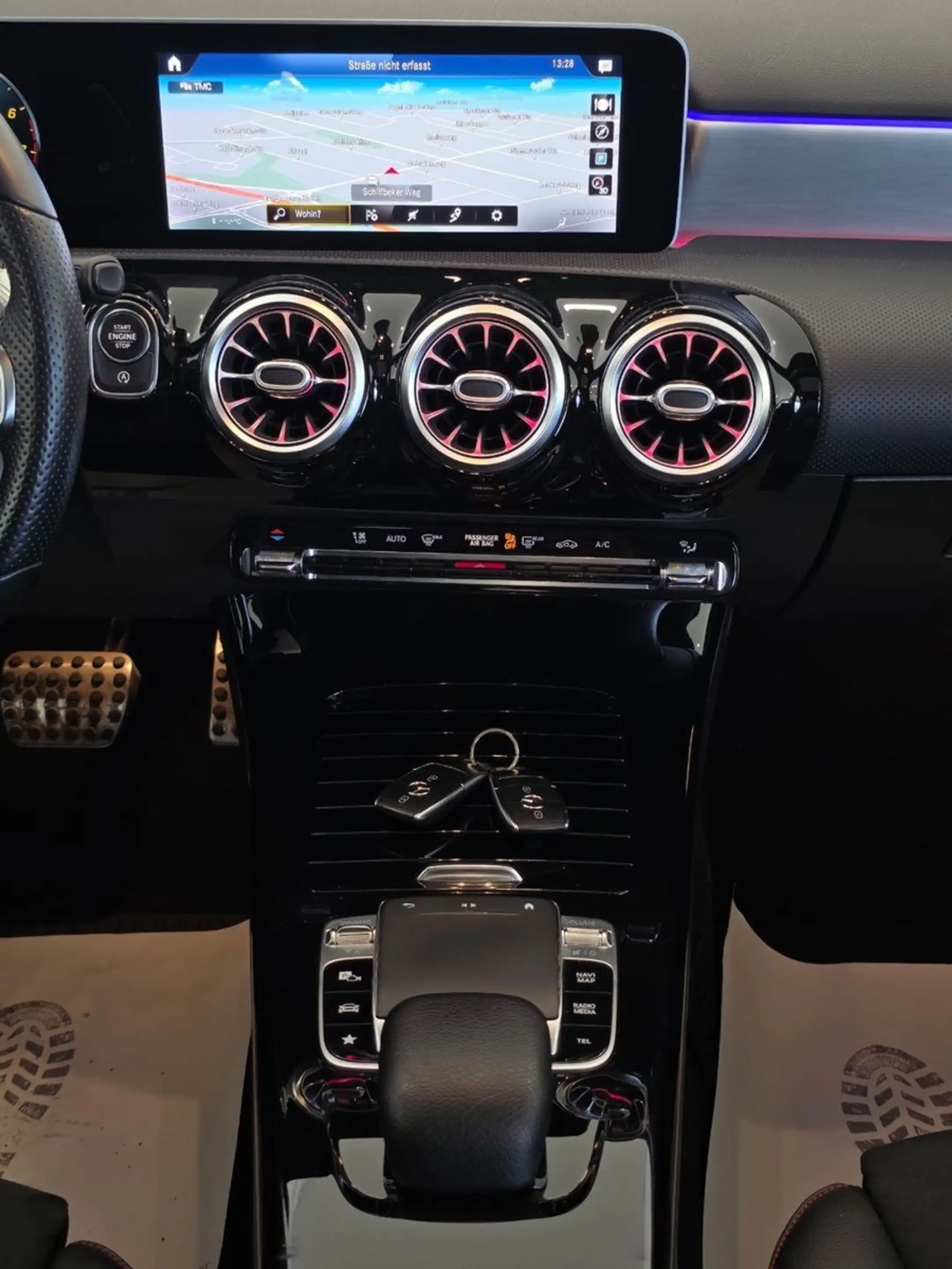 Mercedes-Benz A 200 AMG-Line|PANO|MBUX|AMBIENTE| — photo 15