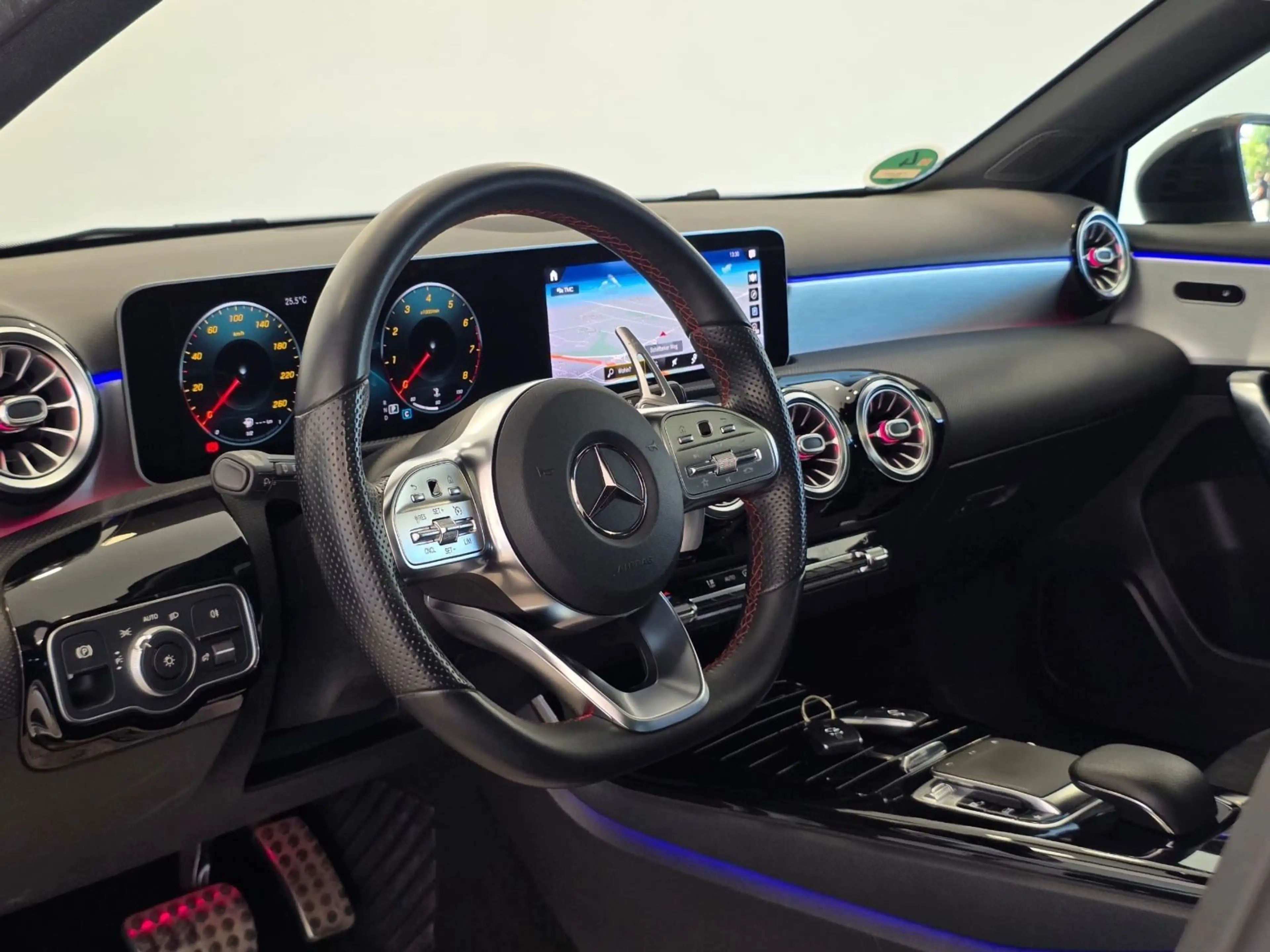 Mercedes-Benz A 200 AMG-Line|PANO|MBUX|AMBIENTE| — photo 6