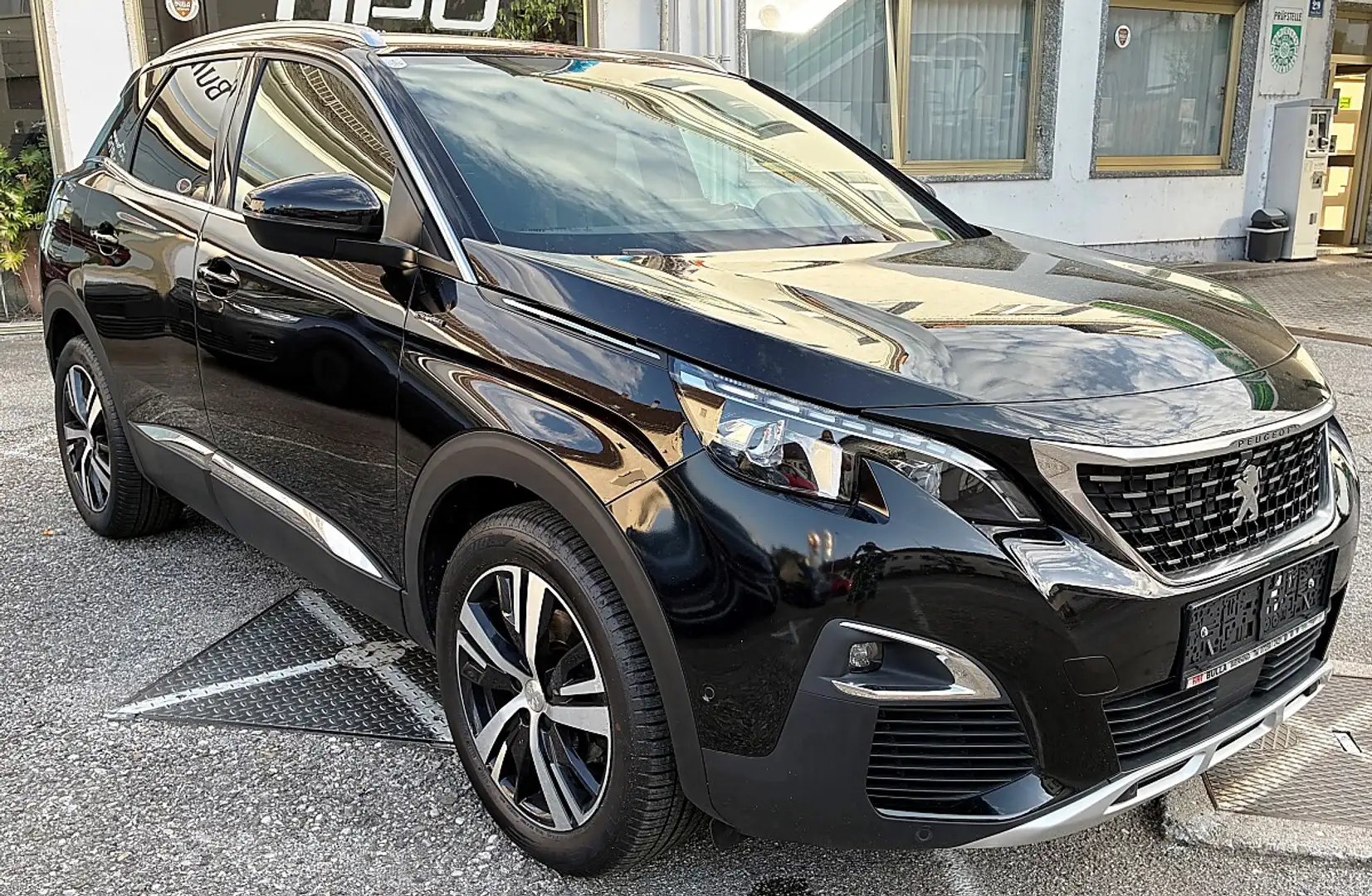 Peugeot 3008 1,2 PureTech 130 S&S GT Line Schwarz - 2
