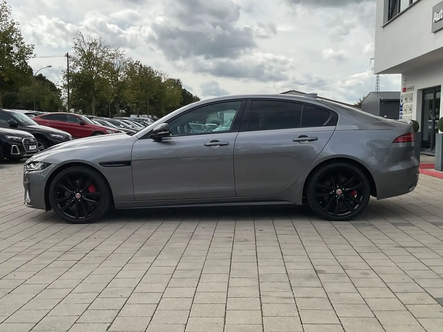 Jaguar XE R-Dynamic Black AWD ACC LED Leder Pano 360° Grau - 2