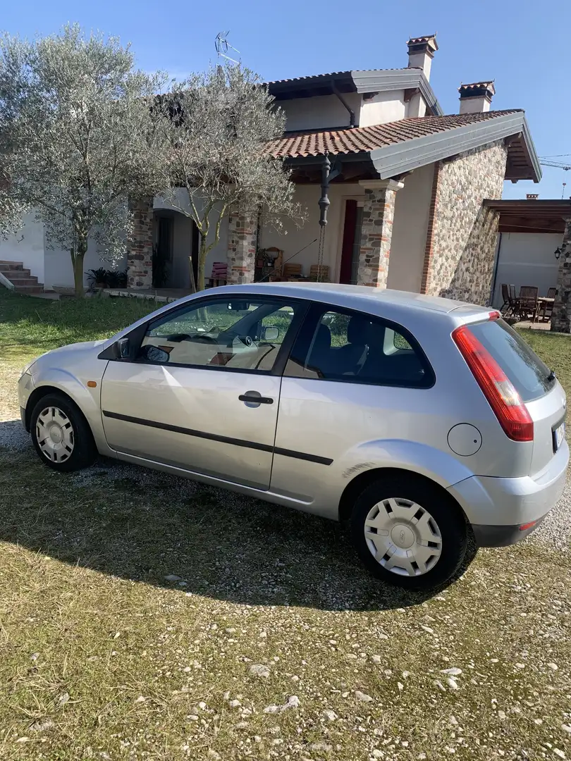Ford Fiesta 3p 1.4 tdci Ghia - 2