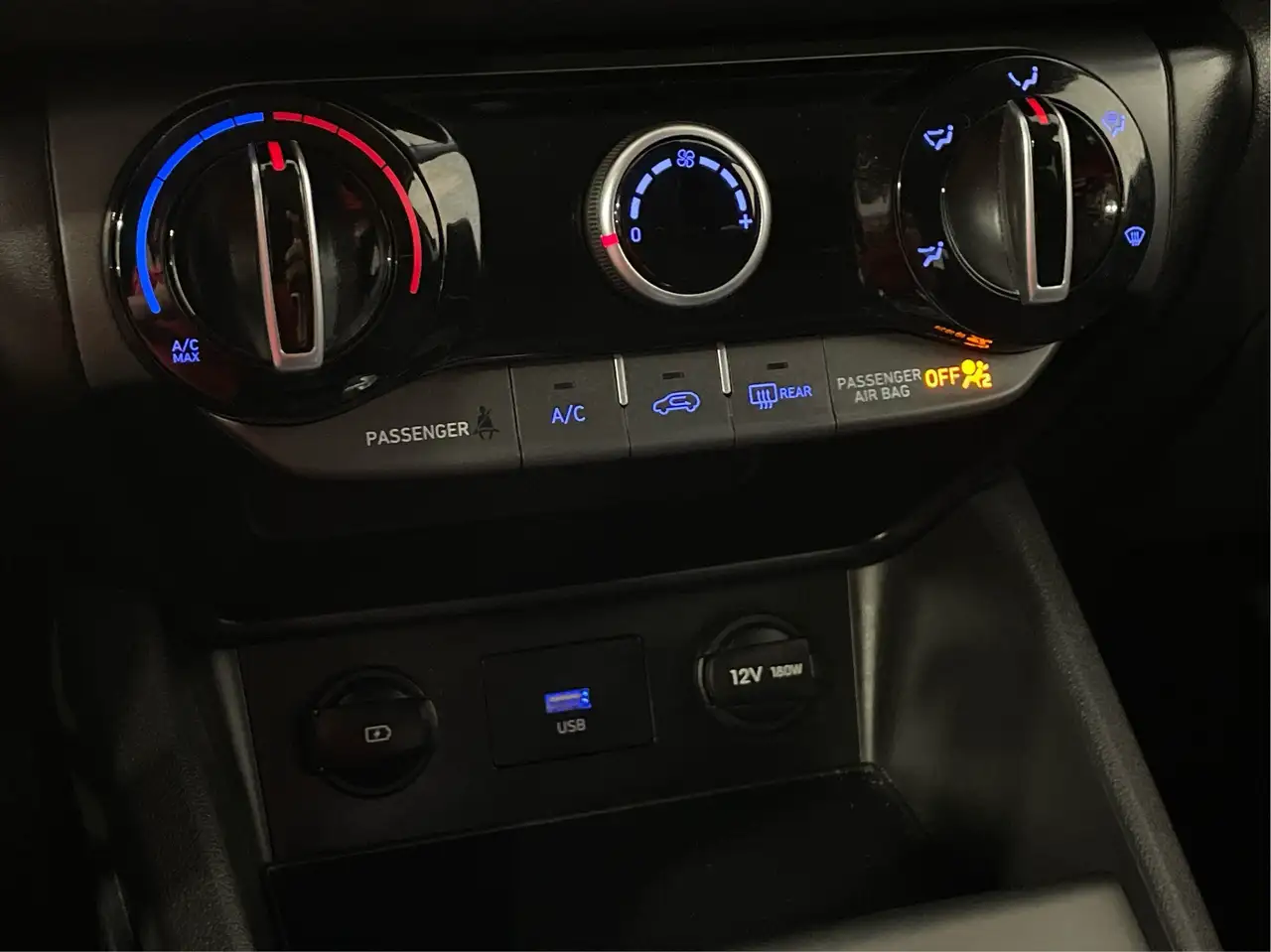 Hyundai KONA снимка Hyundai KONA