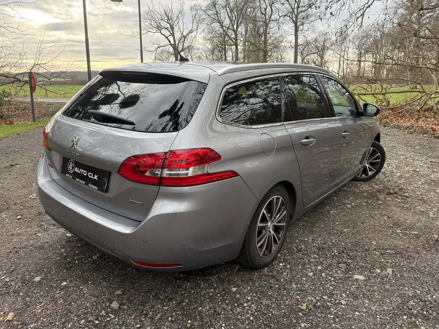 Peugeot 308 308 SW 1.2i ESSENCE GPS Airco Toit Pano Camera !! Grau - 2