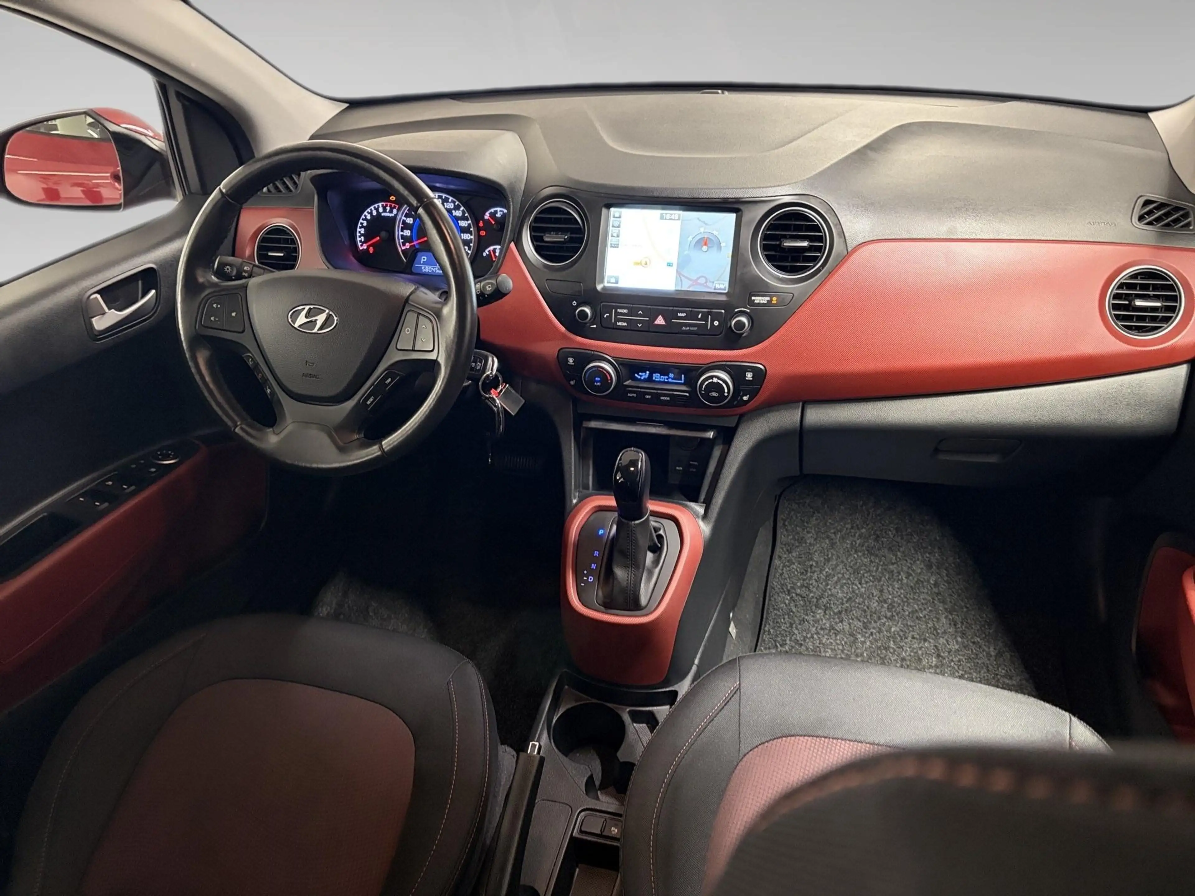 Hyundai i10 1.0 Aut. Sky — photo 15