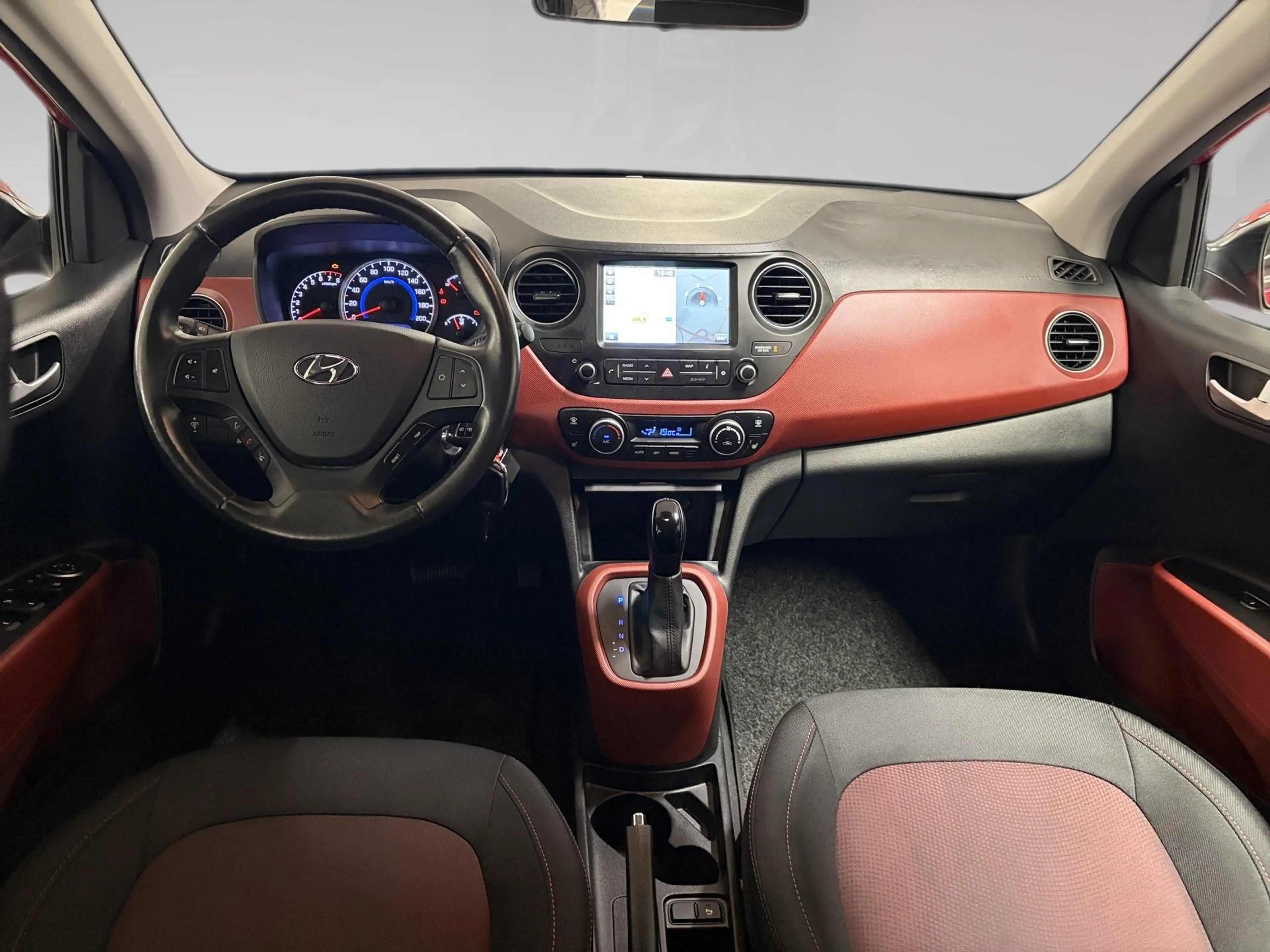 Hyundai i10 1.0 Aut. Sky — photo 6