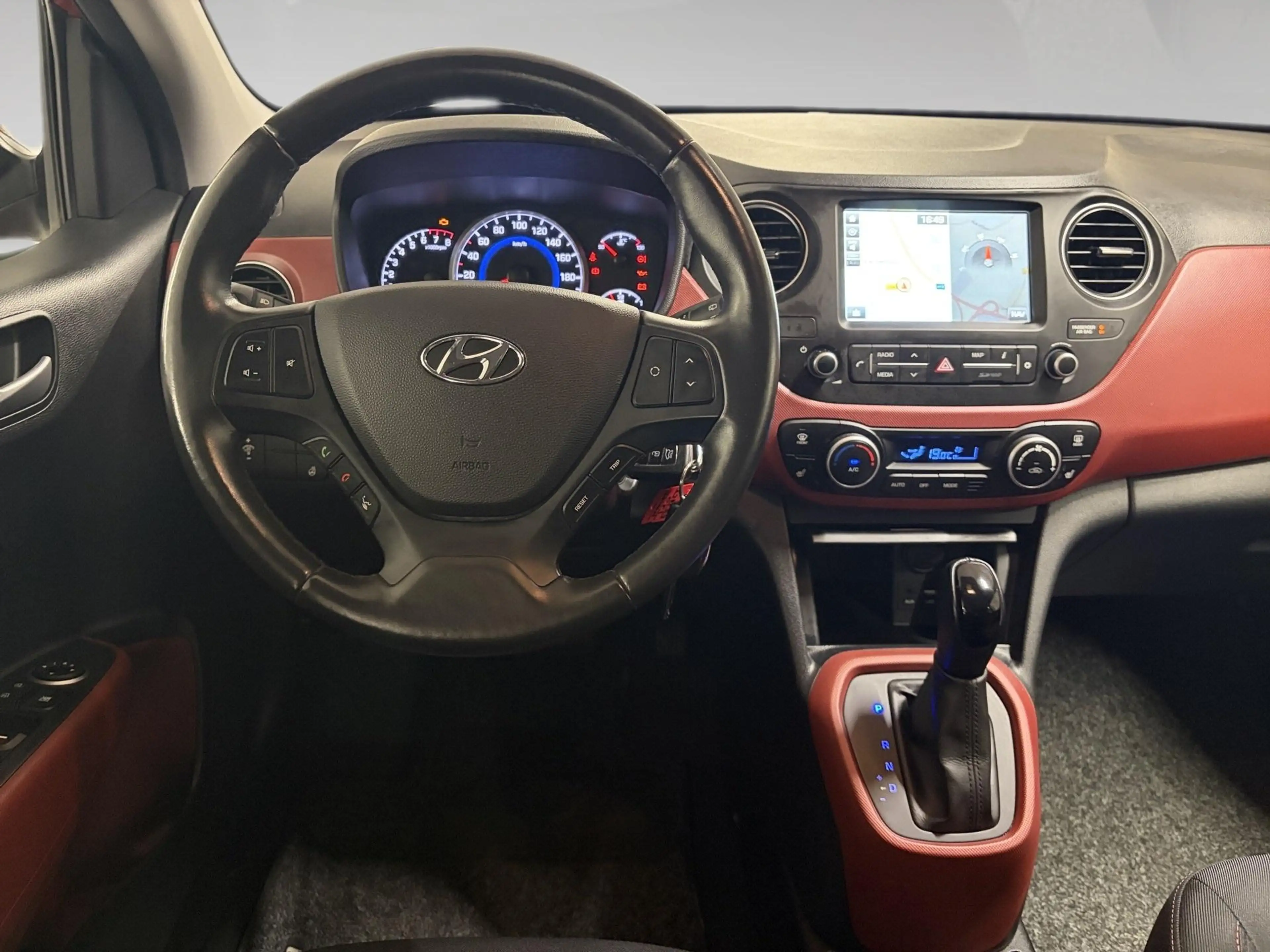 Hyundai i10 1.0 Aut. Sky — photo 4