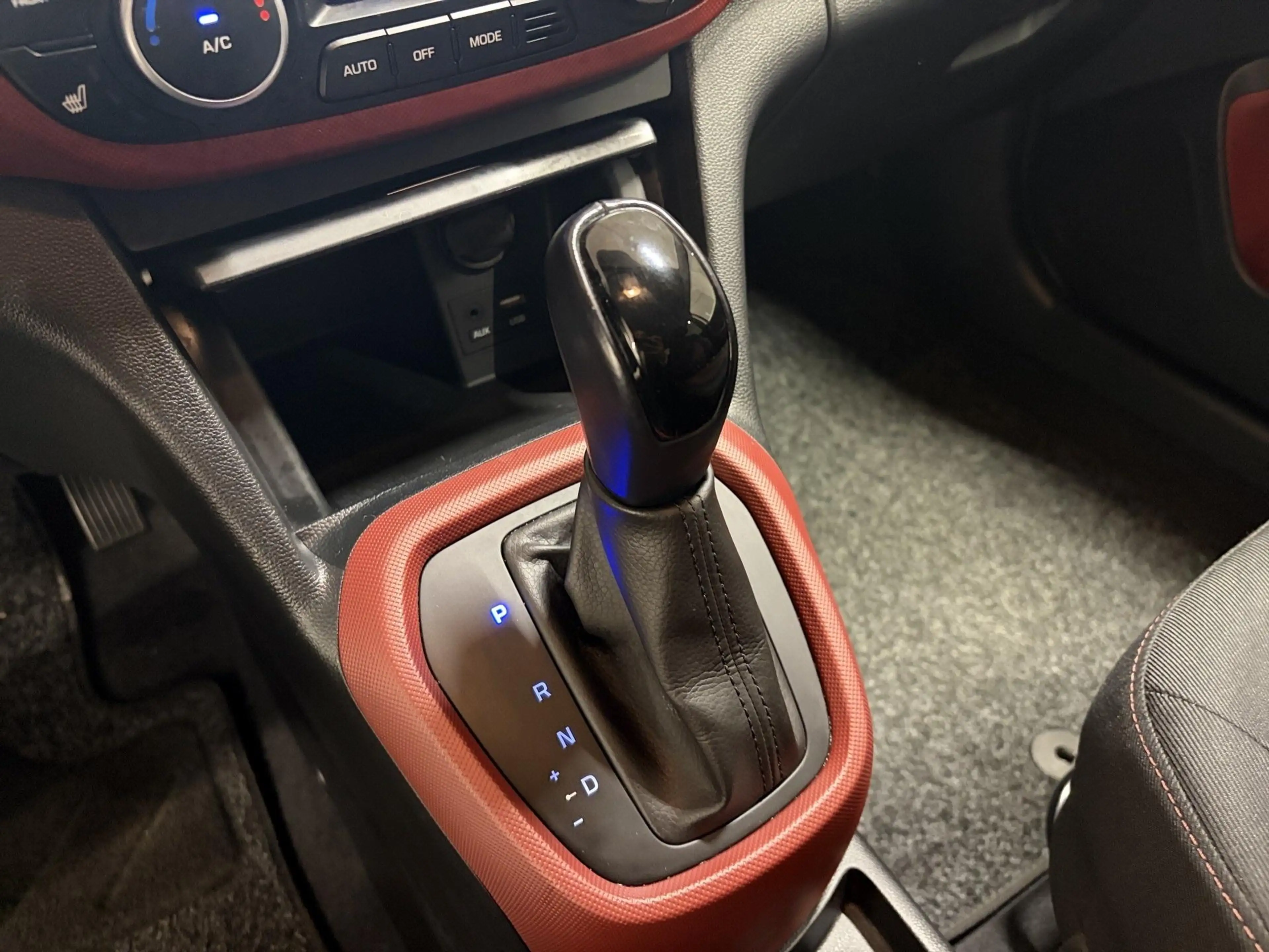 Hyundai i10 1.0 Aut. Sky — photo 7