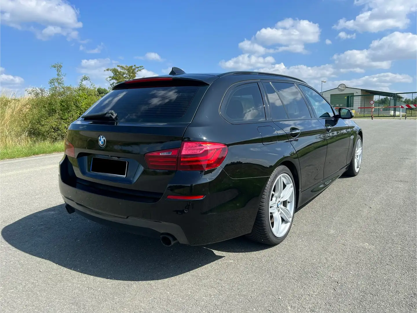 BMW 535 535 d xDrive M-Paket, Autom, AHK Xenon Schwarz - 2