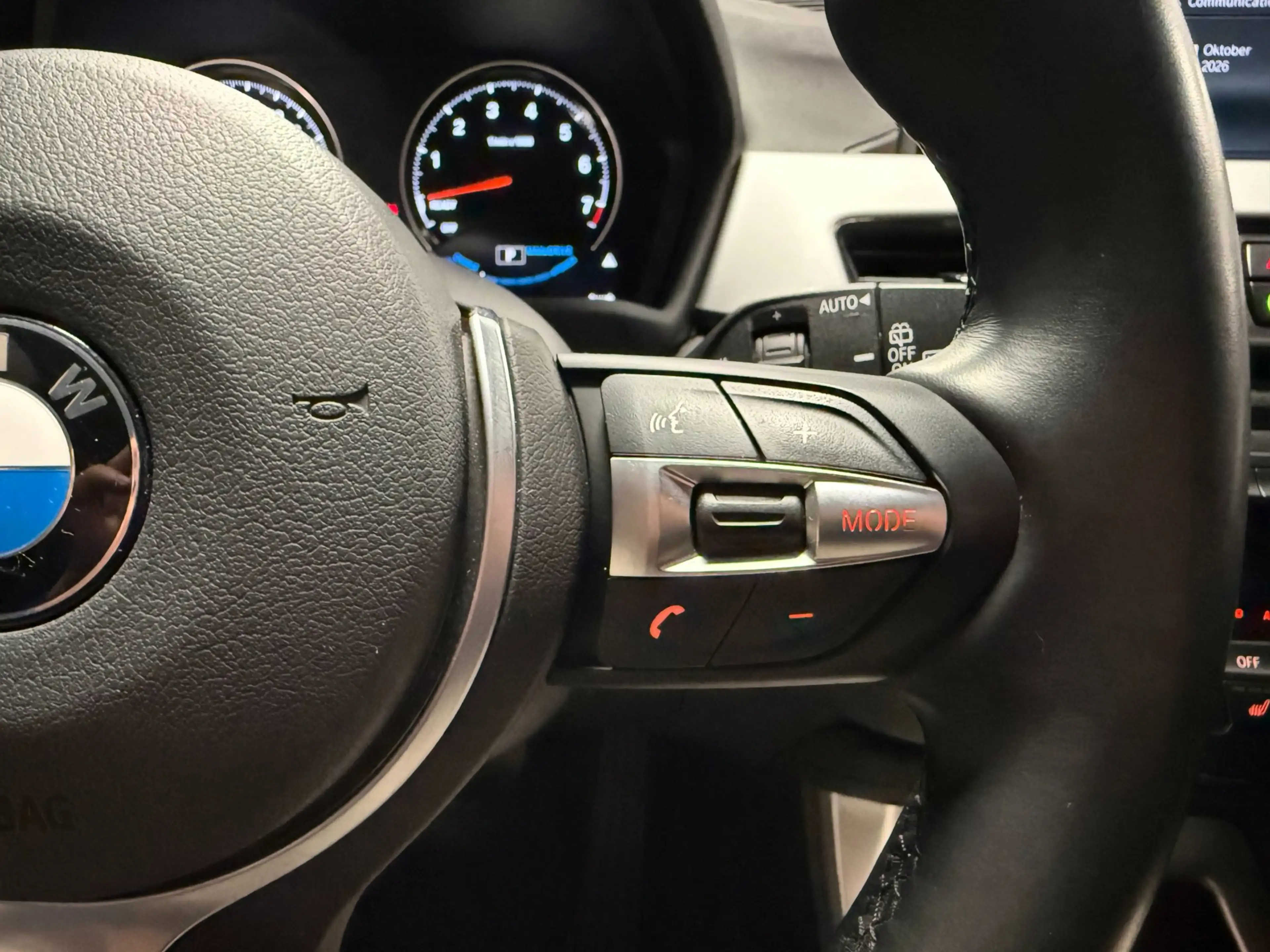 BMW X1 XDrive25e|TREKHAAK|PDC|CAMERA|KEYLESS|LEDER|ACC|ST — photo 17